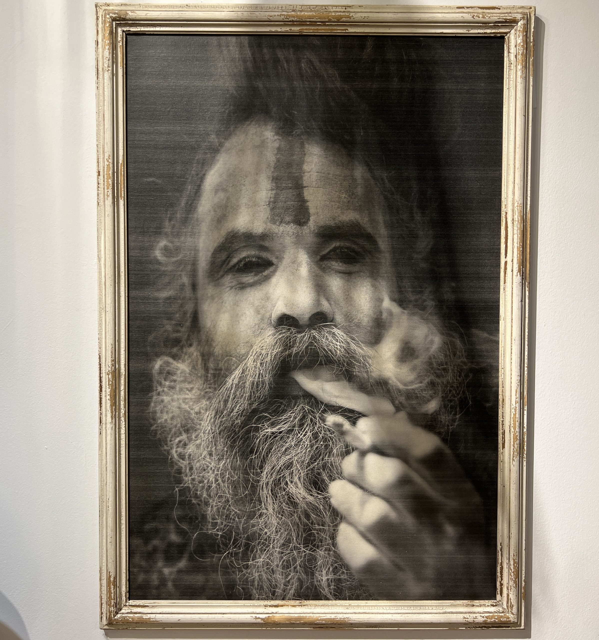 תמונה איש מעשן מקטרת דגם אמבסדור תמונה איש מעשן מקטרת דגם אמבסדור