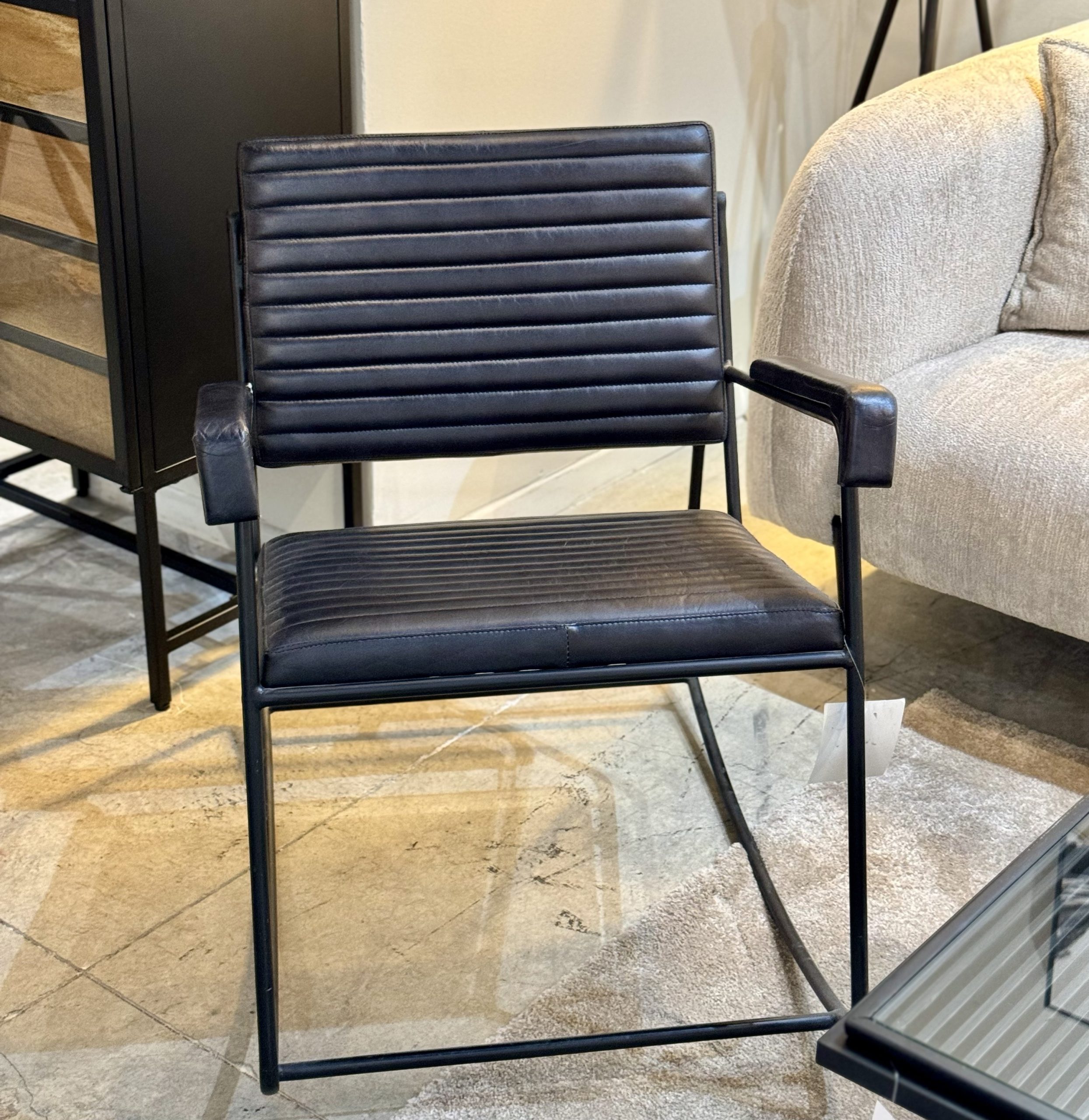 כורסא נדנדה דגם אפולו עור כורסא נדנדה דגם אפולו עור