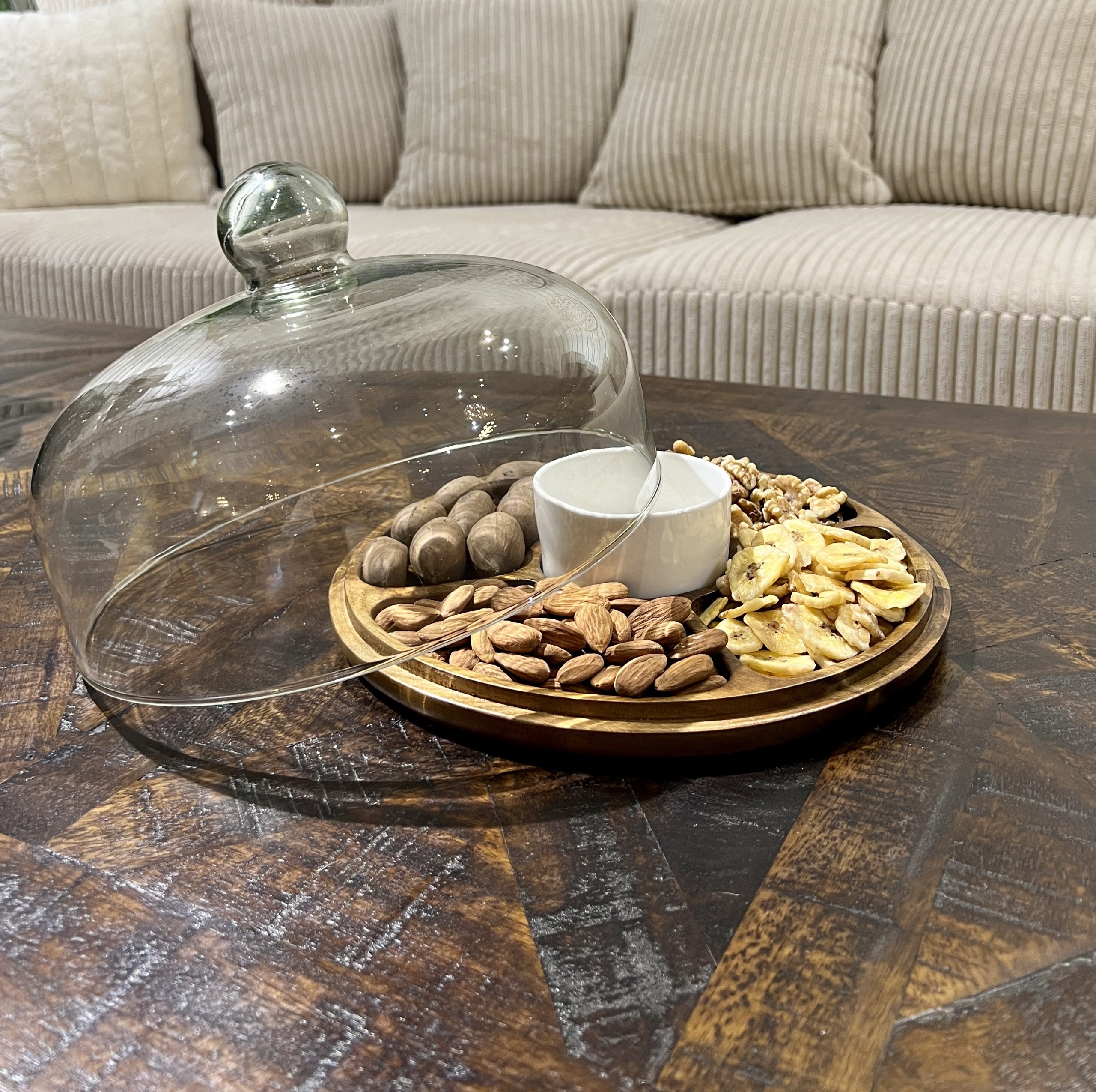 כלי עץ מחולק פיצוחים פעמון זכוכית דגם אליס כלי עץ מחולק פיצוחים פעמון זכוכית דגם אליס