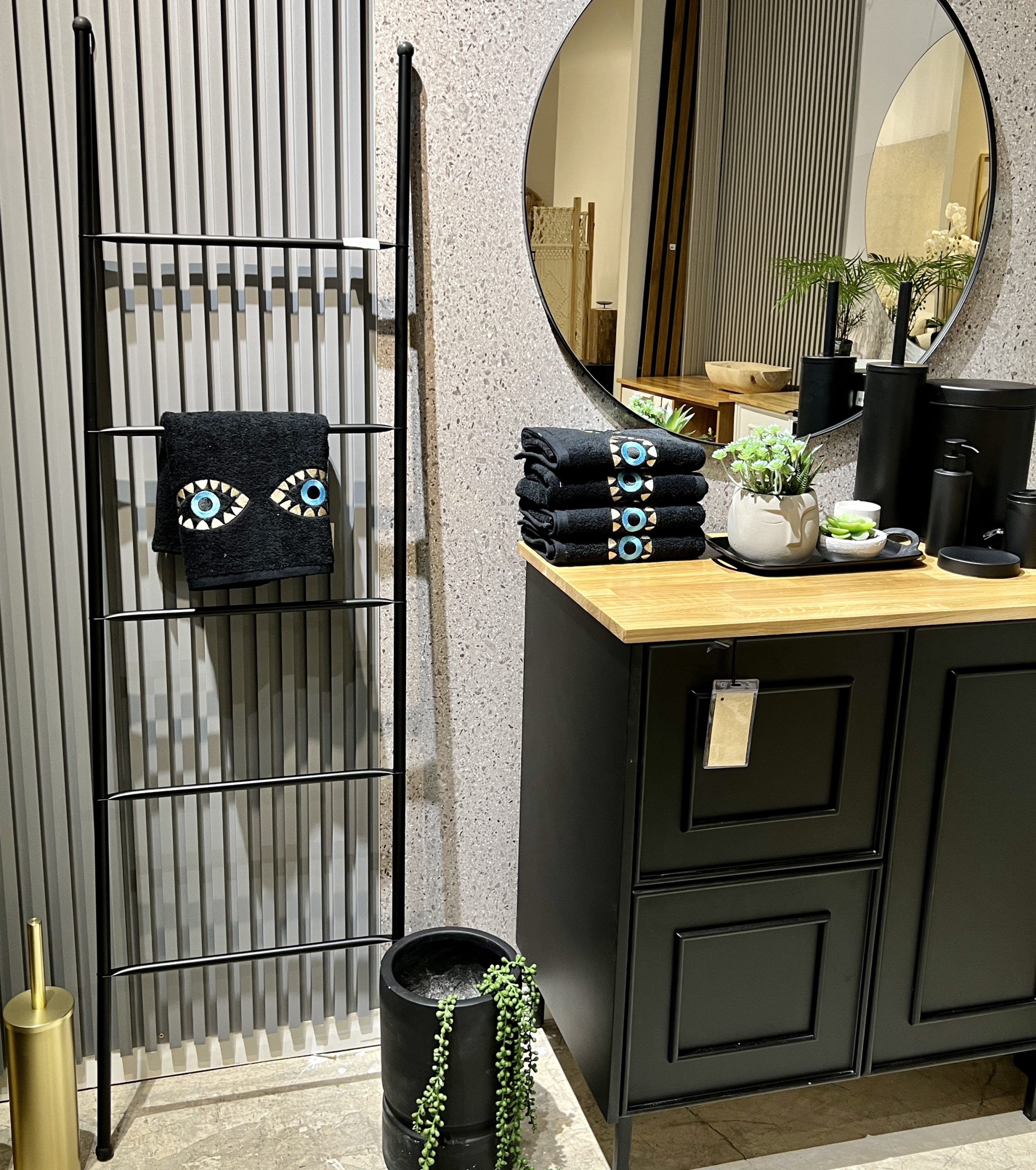 מעמד למגבות סולם מתכת גולי מעמד למגבות סולם מתכת גולי