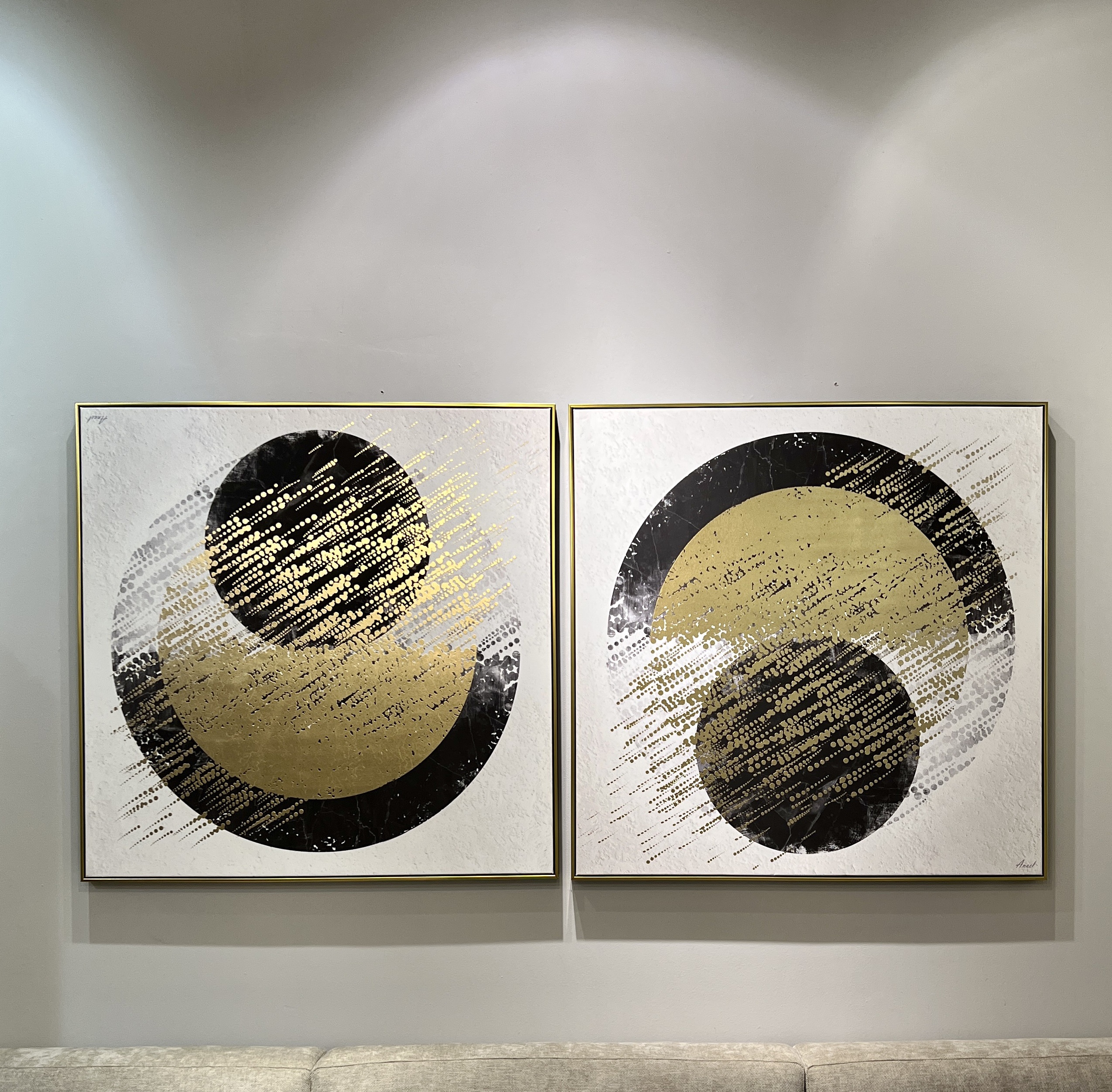 תמונת שמן אנאל עיגול בשילוב הדפסה עם מסגרת זהב תמונת שמן אנאל עיגול בשילוב הדפסה עם מסגרת זהב