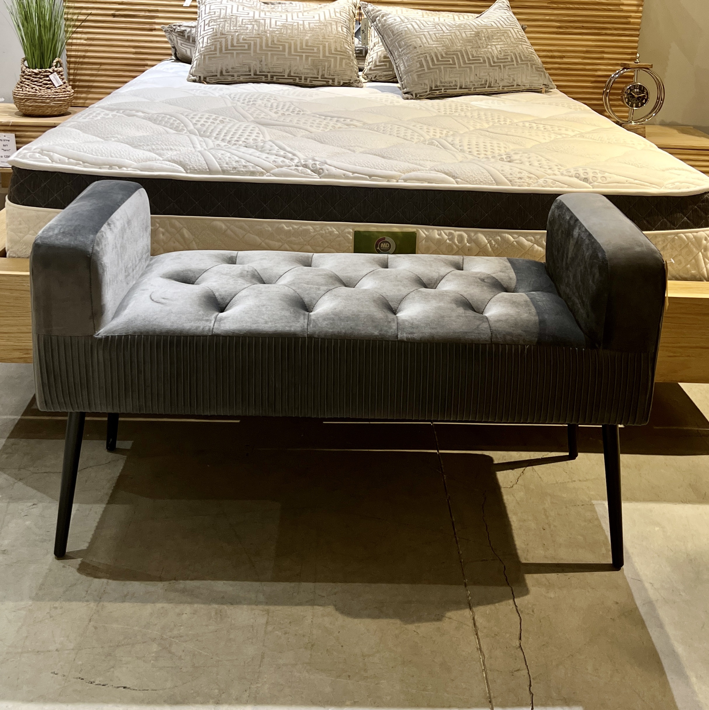 ספסל קטיפה פליסה מסביב דגם עוזי