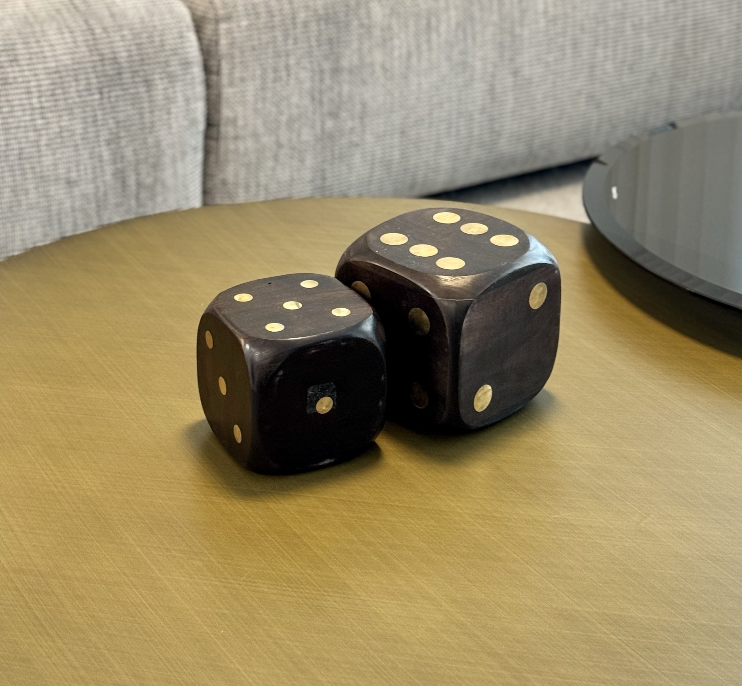 קוביית עץ שחור קוביית עץ שחור