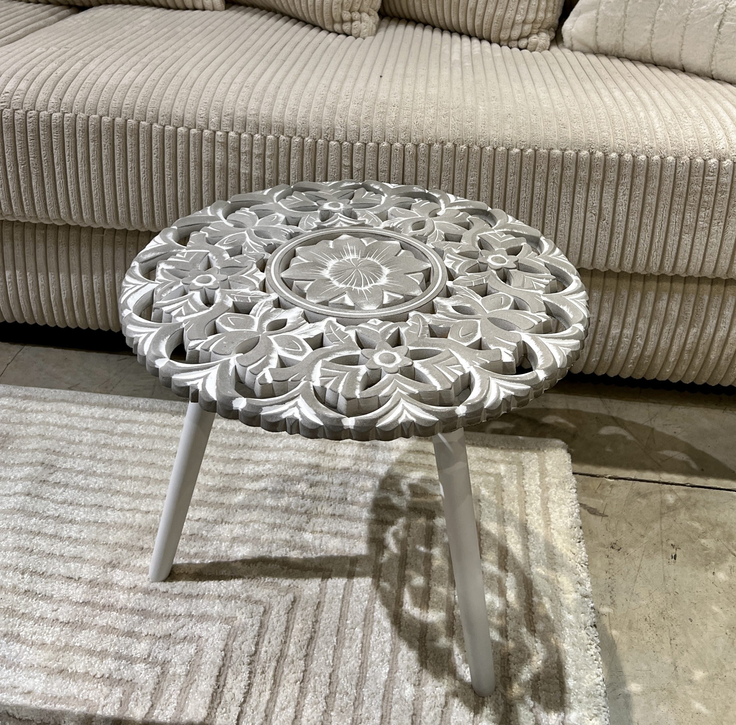 שולחן צד משרביה פרח אפור