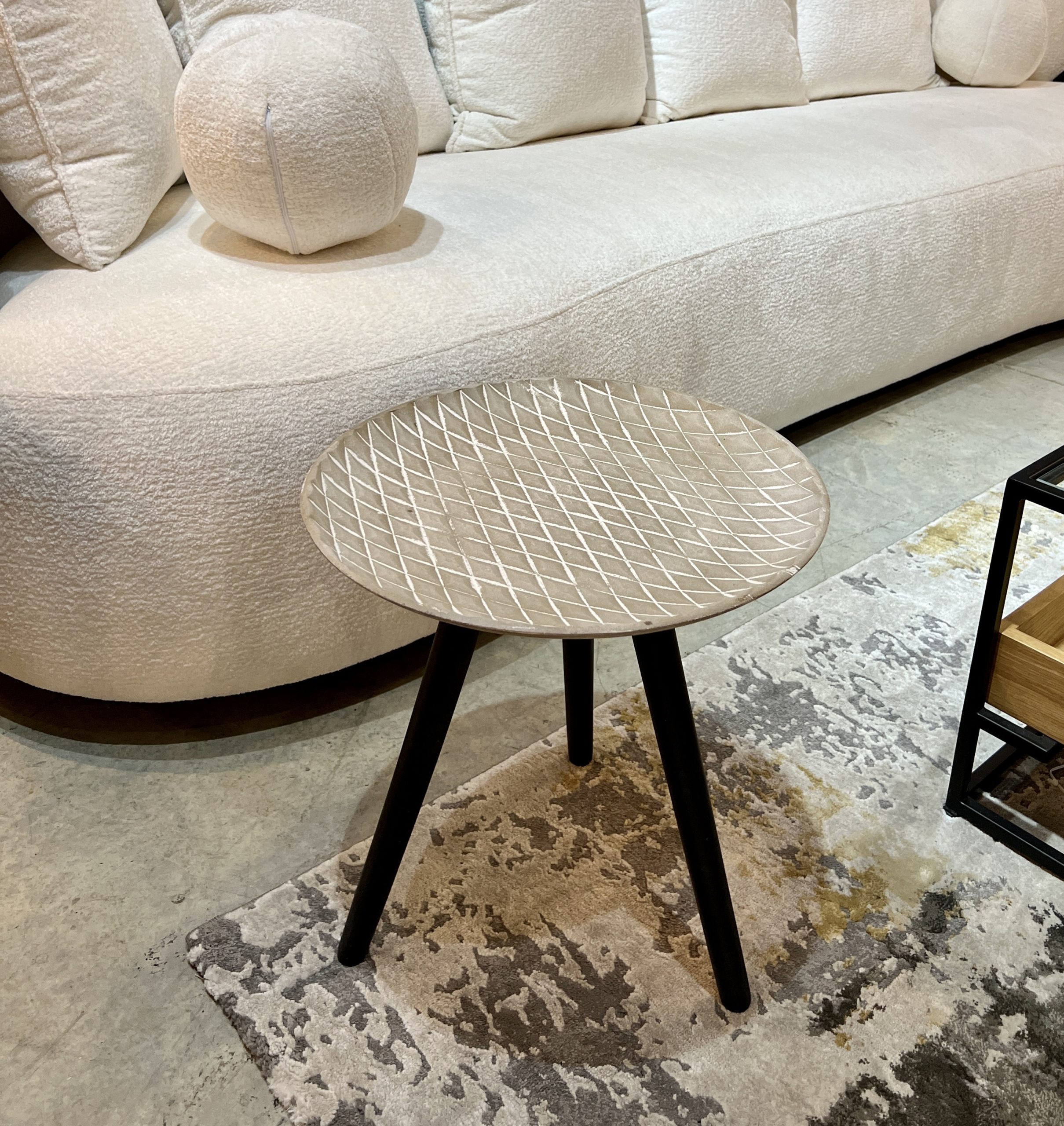 שולחן צד משרביה יהלומים אפור שולחן צד משרביה יהלומים אפור