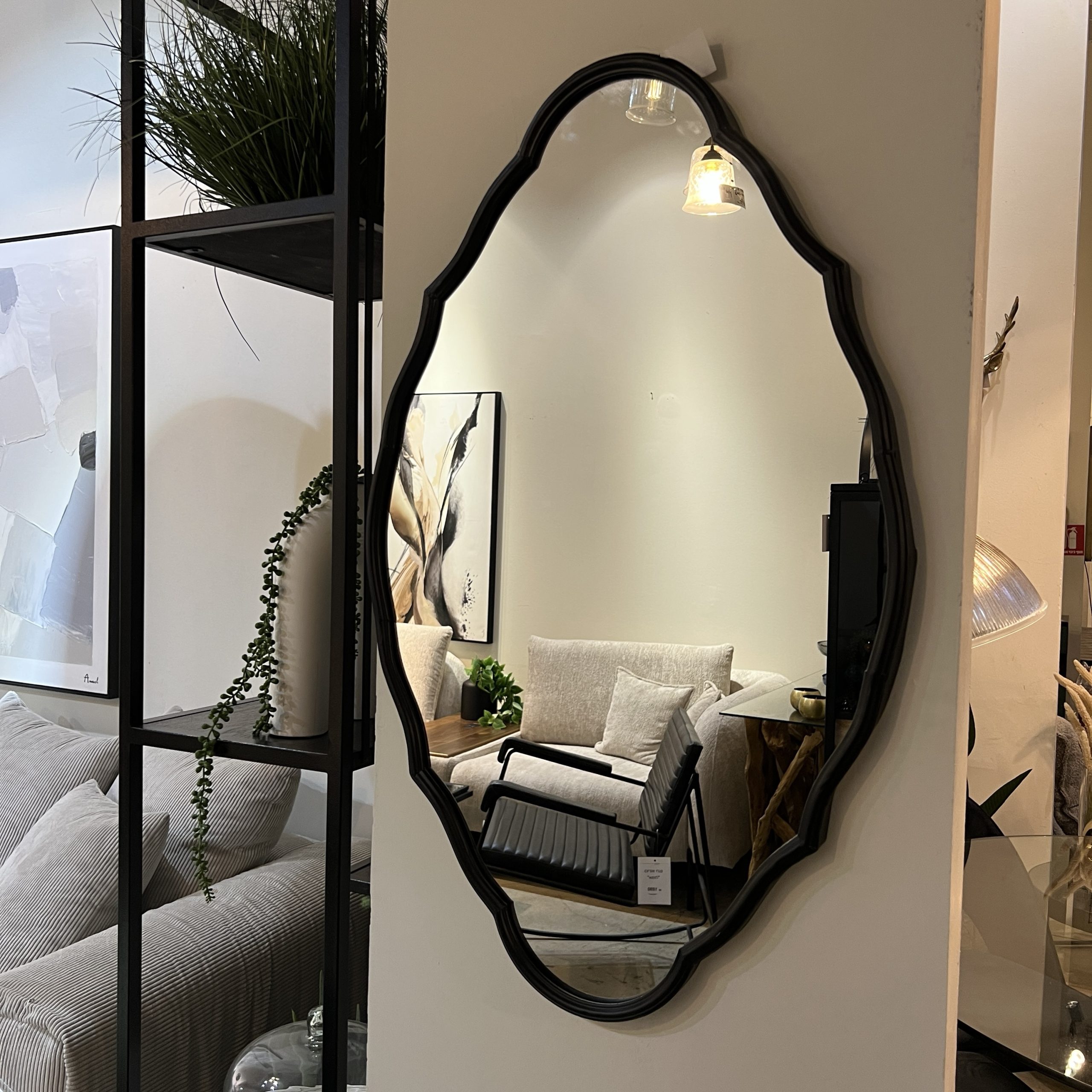 מראה מסגרת ברזל שחור דגם בלה מראה מסגרת ברזל שחור דגם בלה