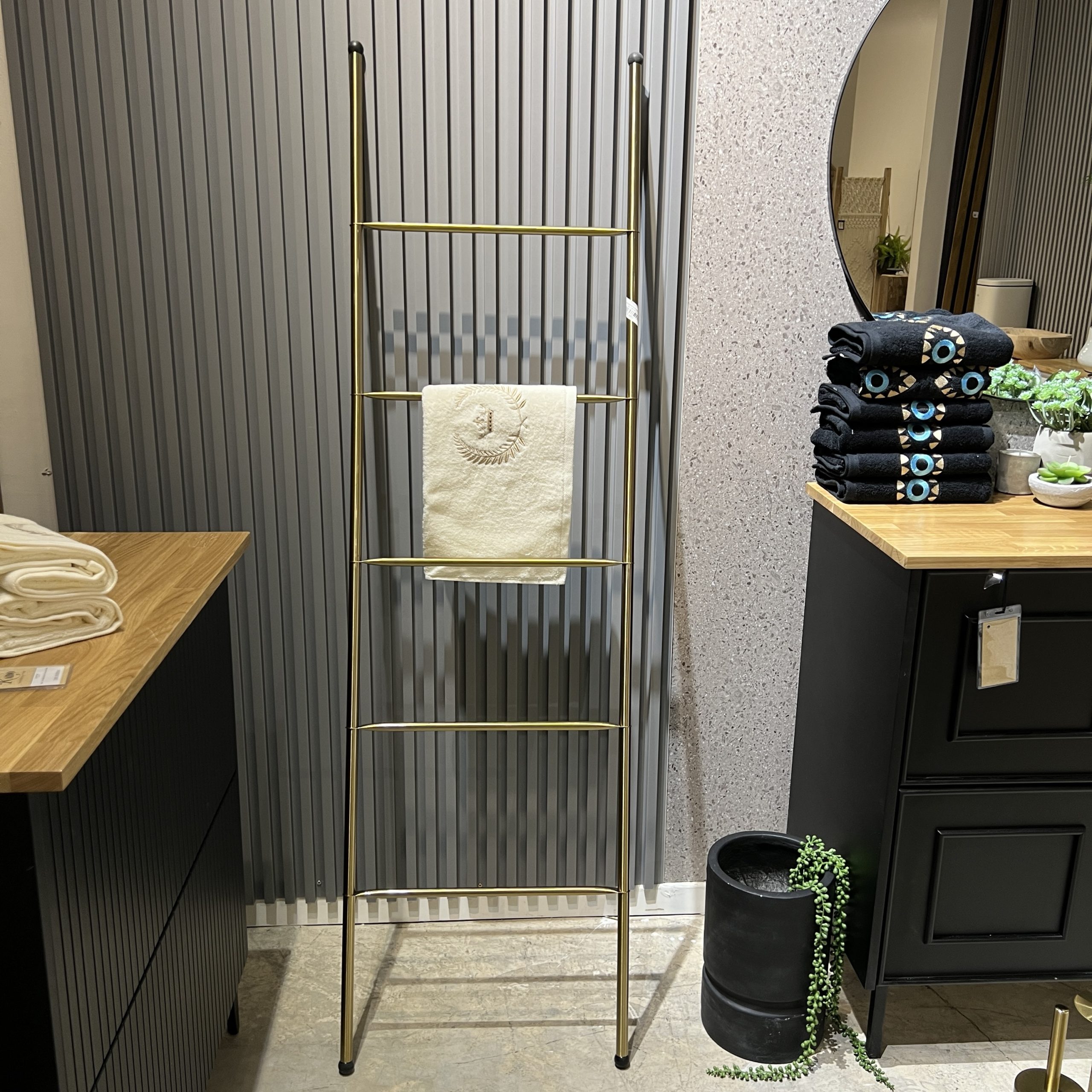 מעמד למגבות סולם מתכת זהב גולי מעמד למגבות סולם מתכת זהב גולי