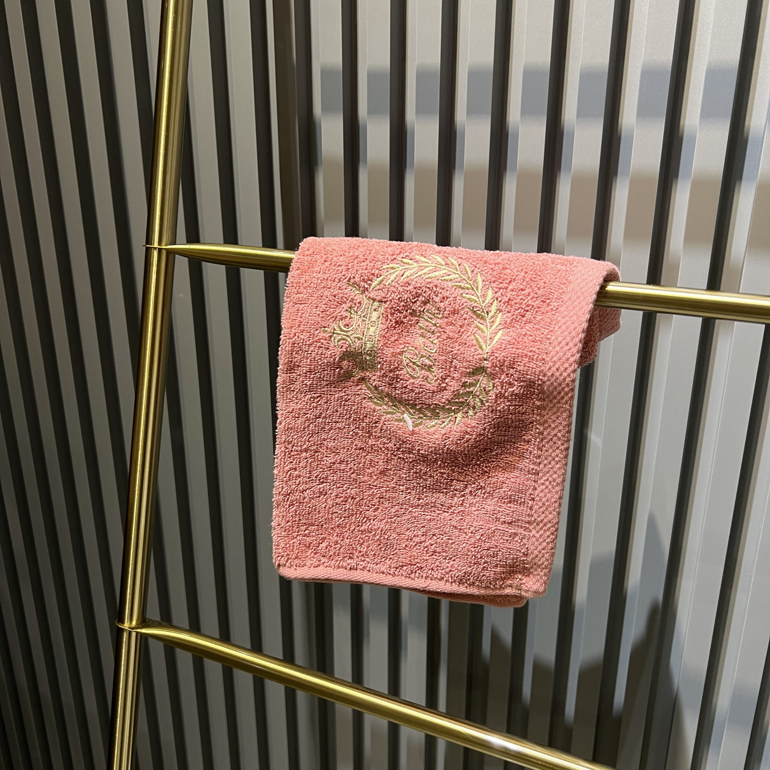 מגבת ידיים BATH