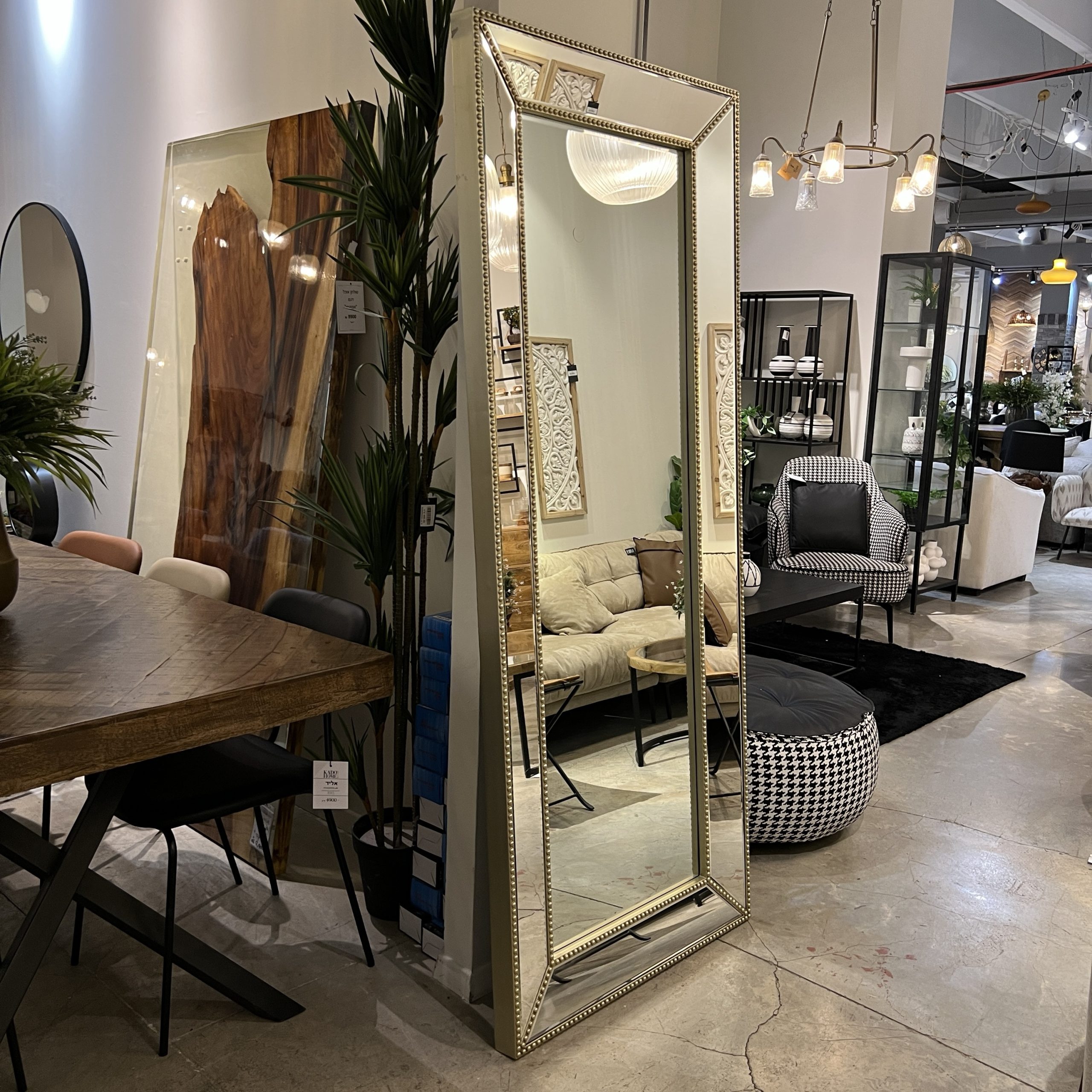 מראה גדולה מסגרת פאזות עיטור זהב דגם איקו מראה גדולה מסגרת פאזות עיטור זהב דגם איקו