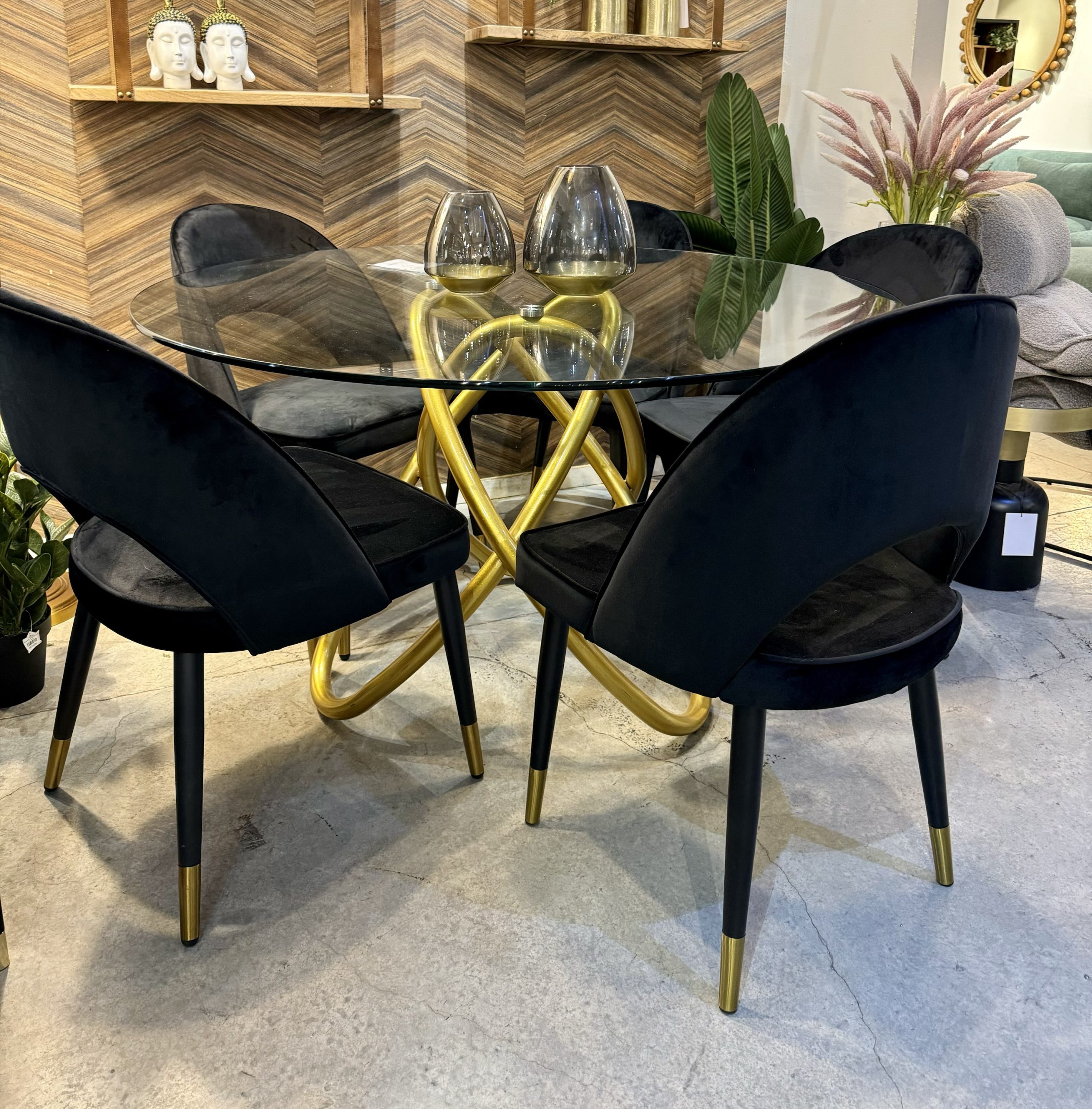 כיסא פינת אוכל מרופד בבד קטיפה שחור דגם מירל קימי כיסא פינת אוכל מרופד בבד קטיפה שחור דגם מירל קימי