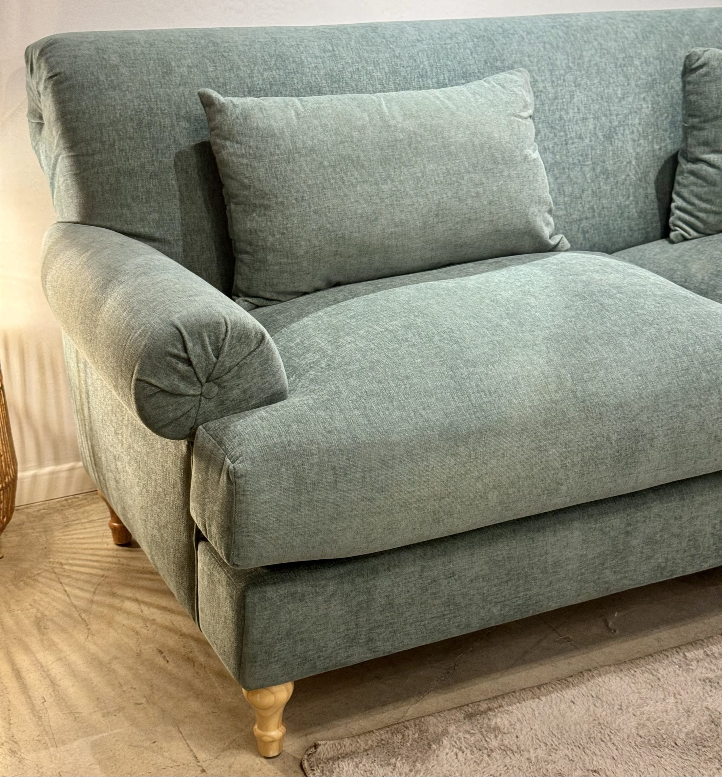 ספה והדום מעוצבים דגם ניו יורק