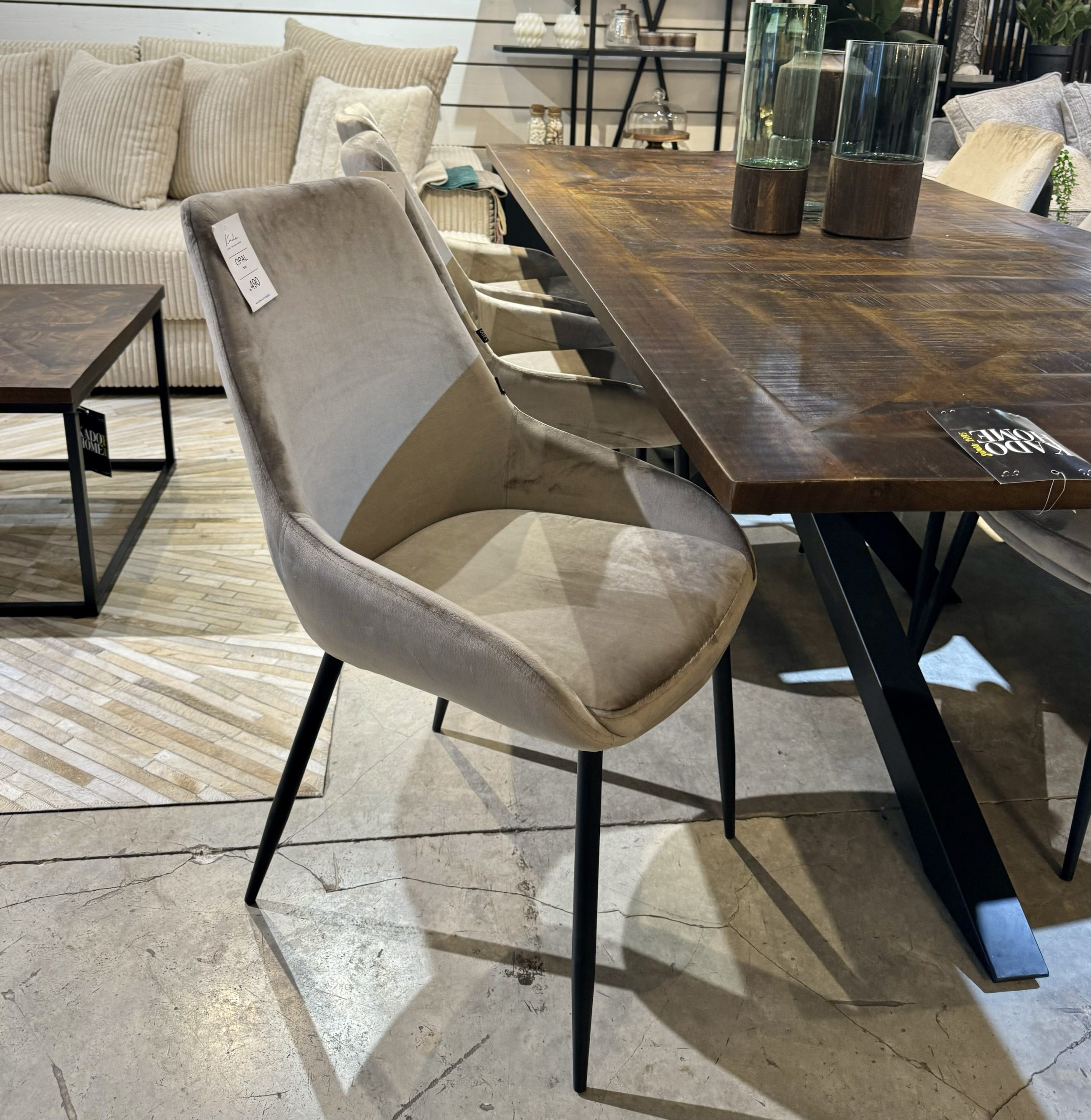 כיסא פינת אוכל דגם אופל קטיפה בז כיסא פינת אוכל דגם אופל קטיפה בז