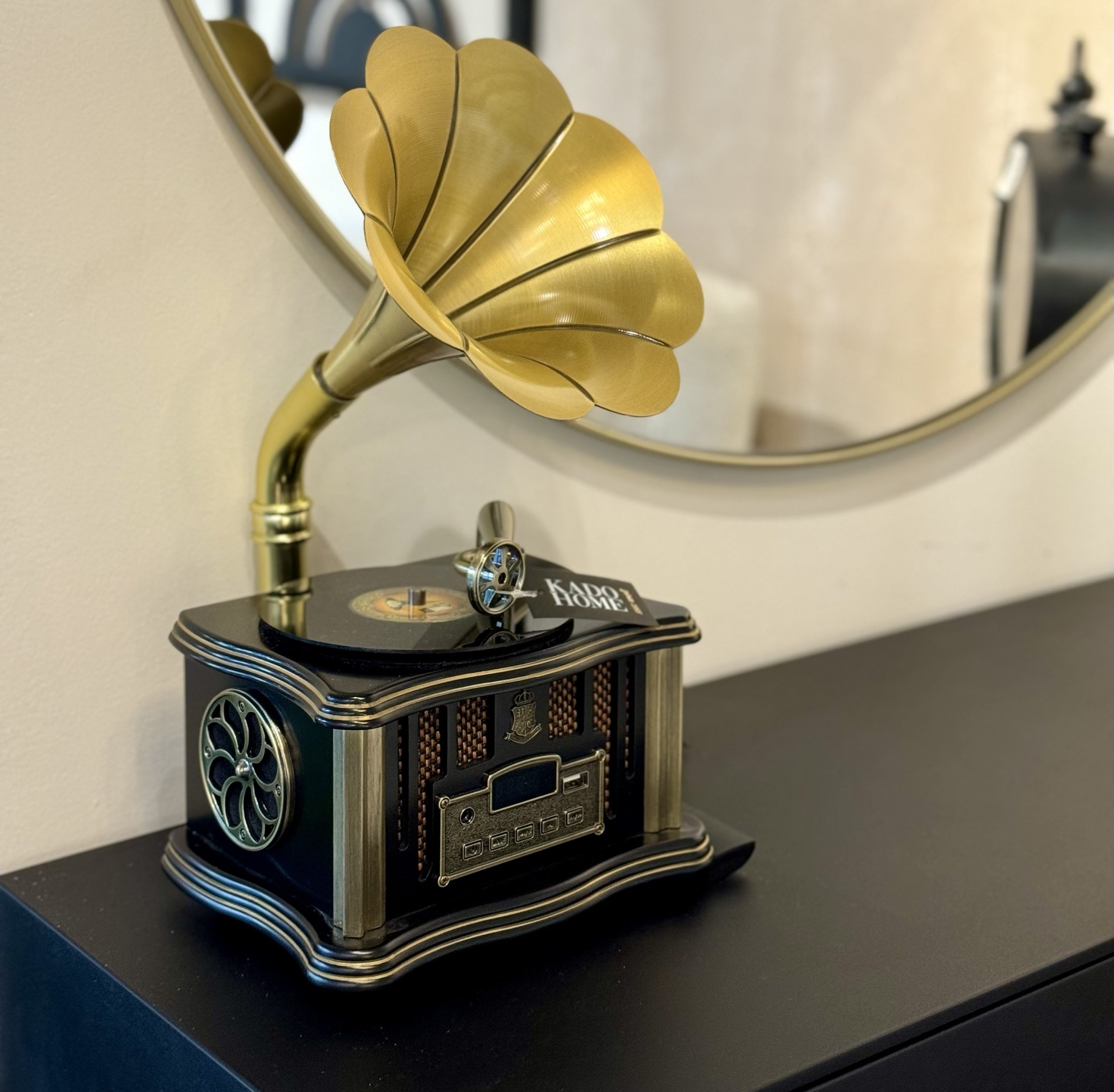 תיבת נגינה גרמופון שחורה דגם איקו תיבת נגינה גרמופון שחורה דגם איקו