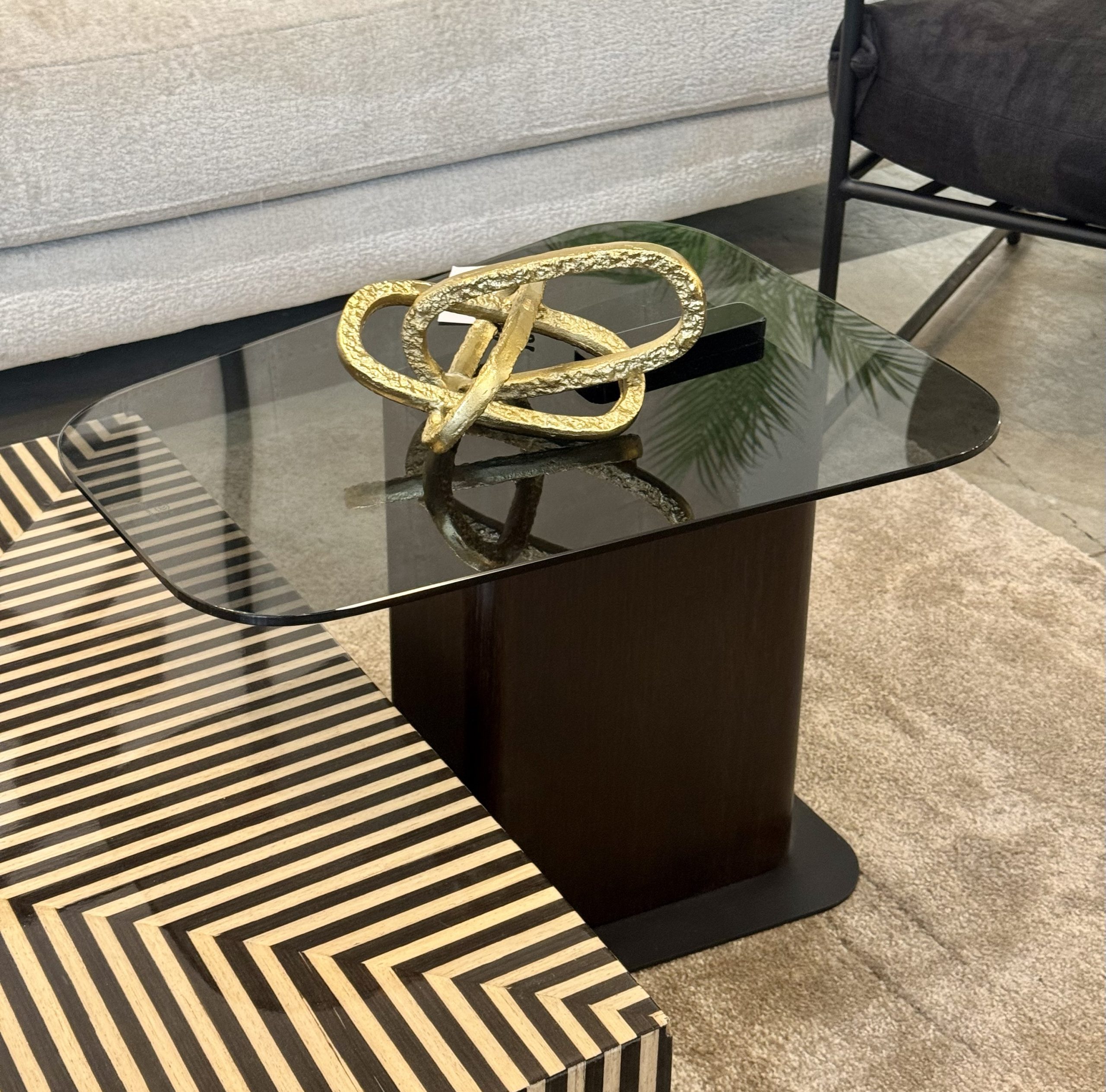 פסל אבסטרקט עגול זהב דגם ראבי