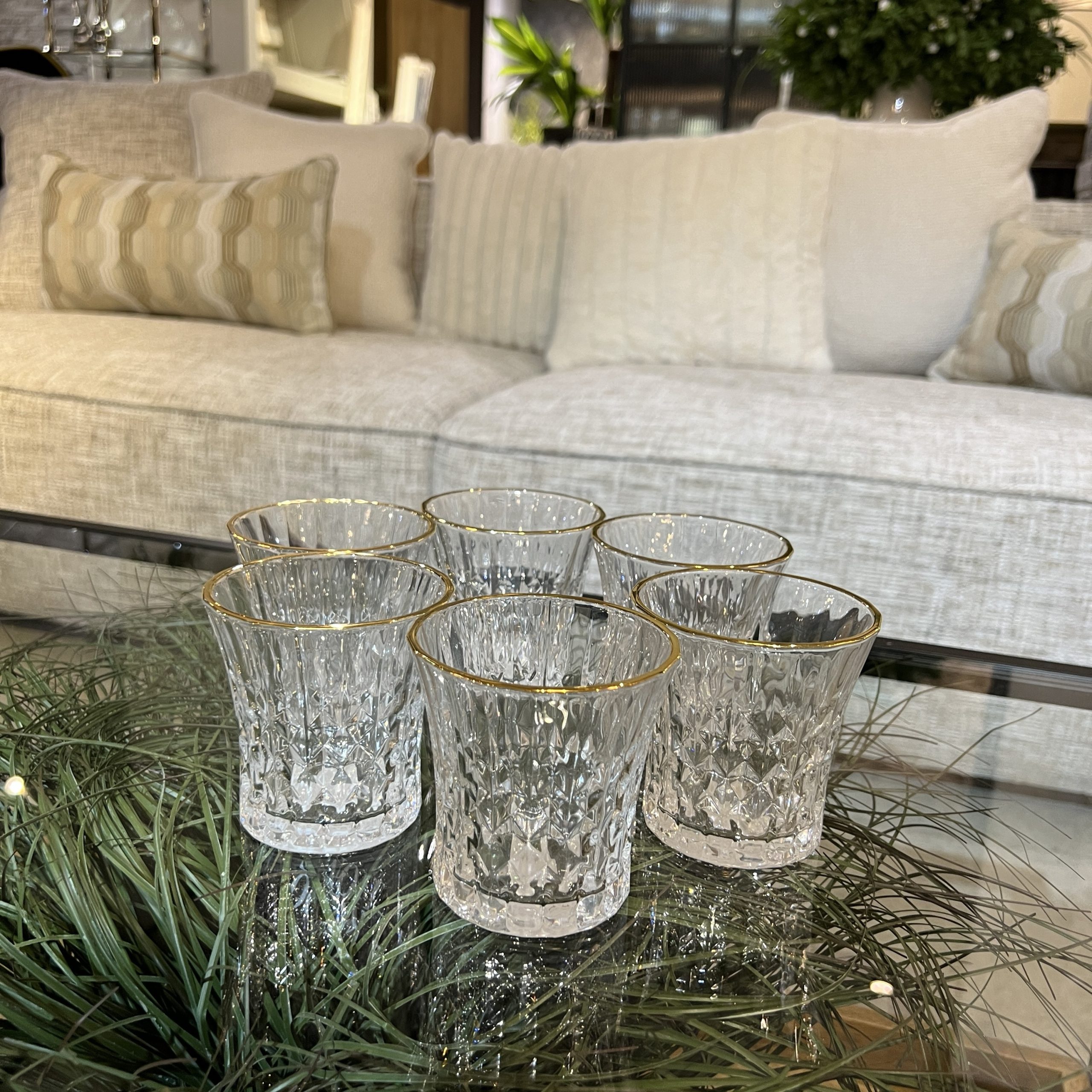 סט 6 כוסות שתיה קרה זכוכית מעויינים ועיטורי זהב סט 6 כוסות שתיה קרה זכוכית מעויינים ועיטורי זהב