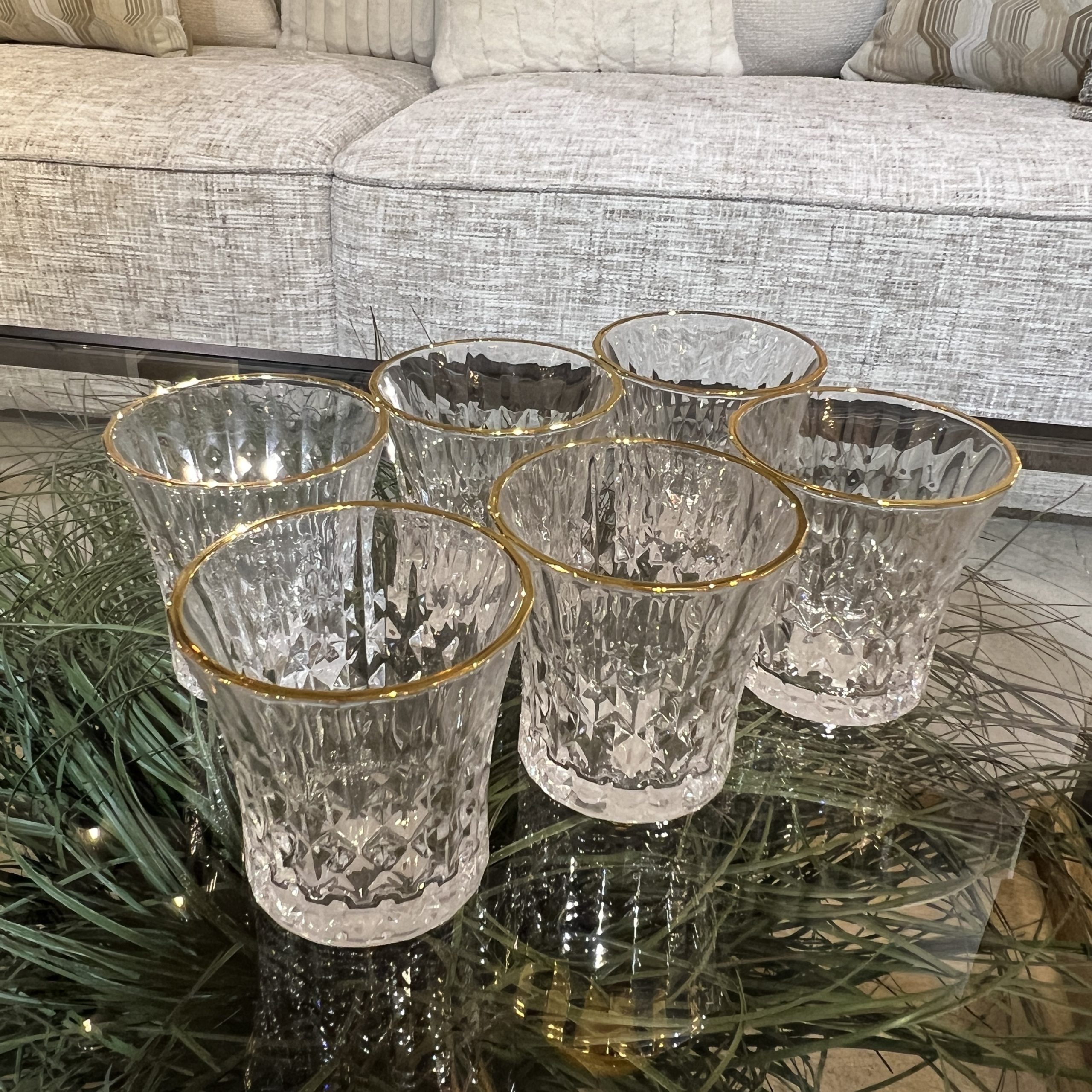 סט 6 כוסות שתיה קרה זכוכית מעויינים ועיטורי זהב סט 6 כוסות שתיה קרה זכוכית מעויינים ועיטורי זהב