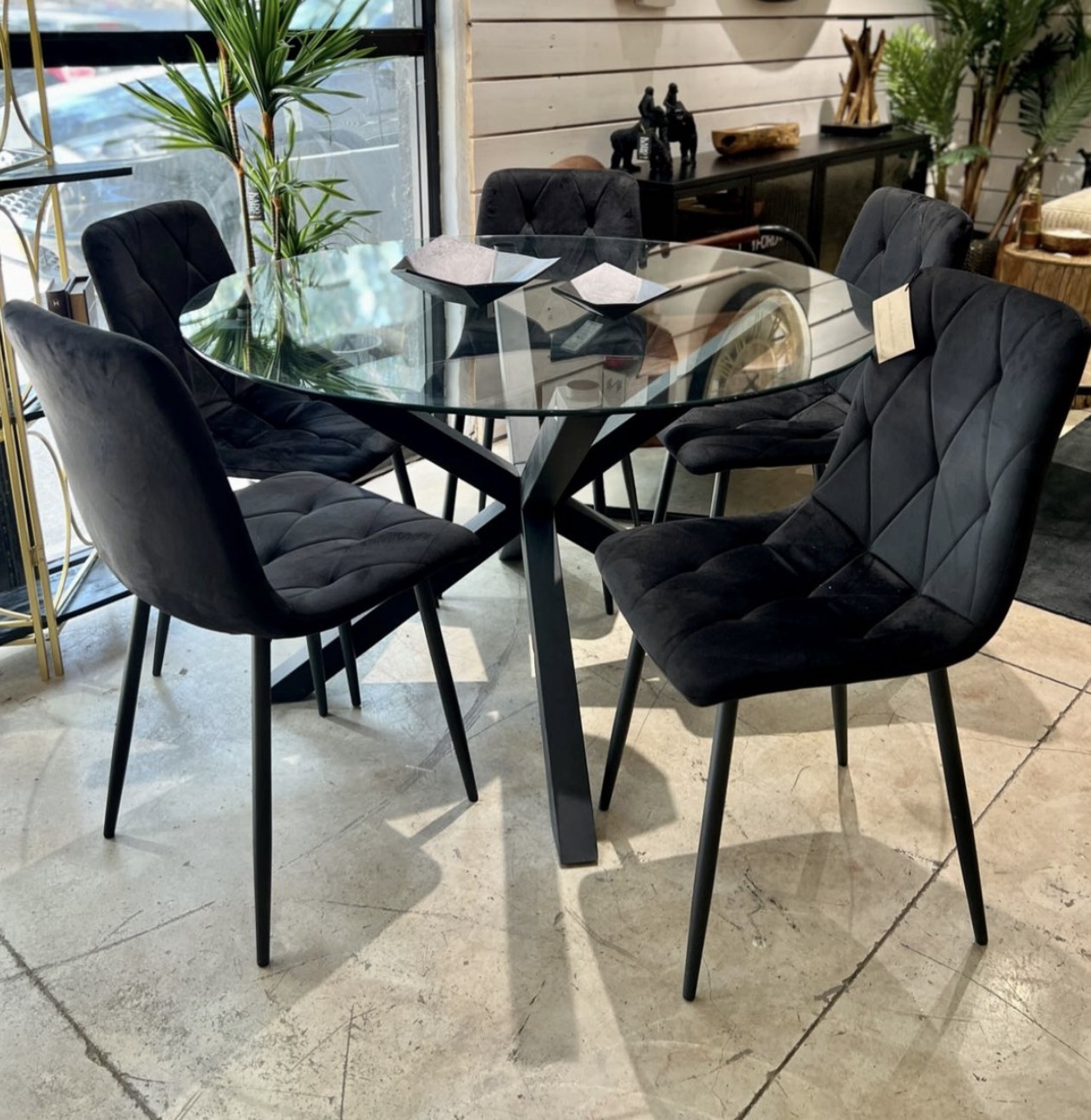 שולחן זכוכית עגול רגלי נירוסטה שחור מט שולחן זכוכית עגול רגלי נירוסטה שחור מט