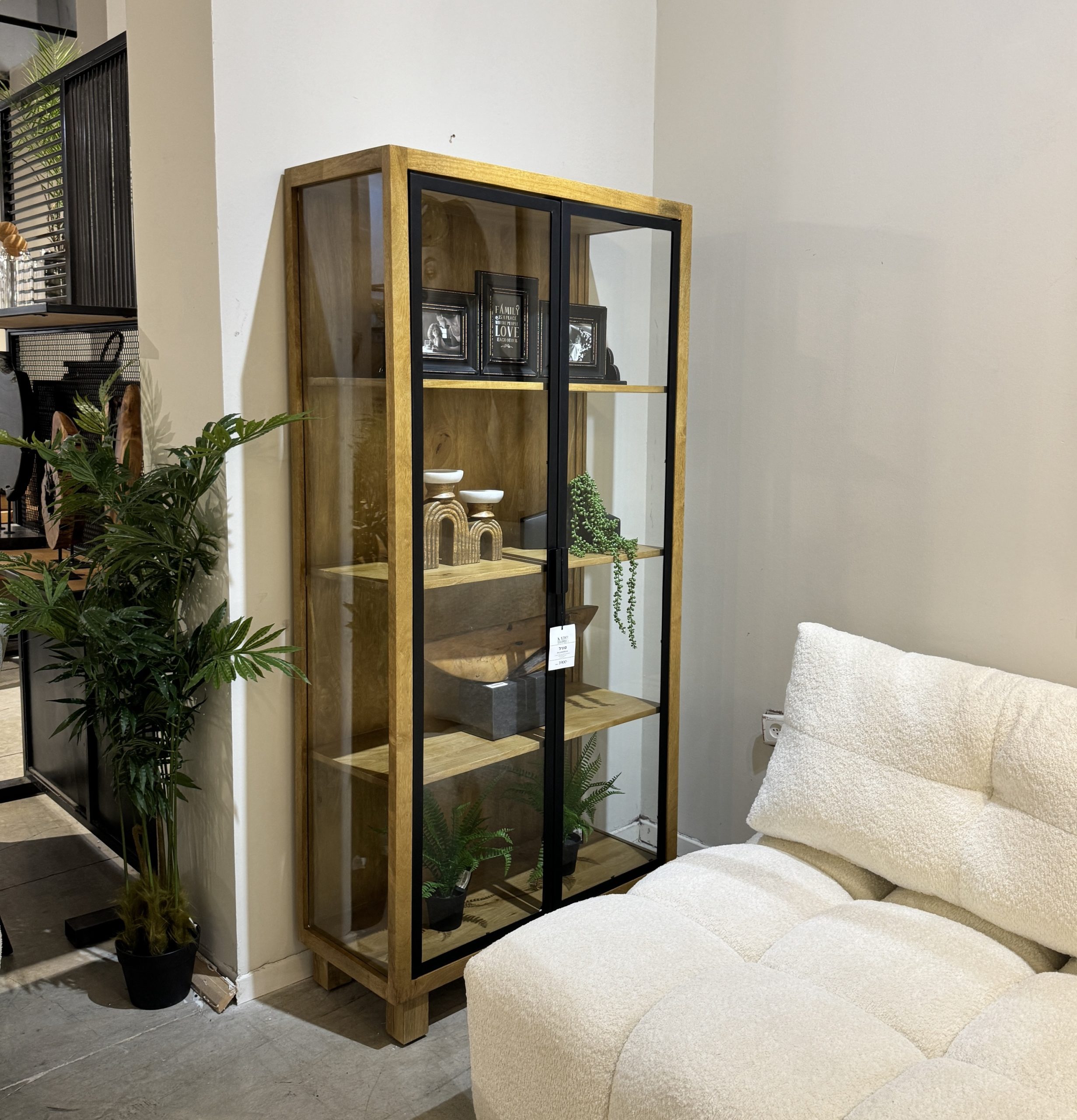 ויטרינה עץ דלתות זכוכית מסגרת ברזל שחור דגם סוניל