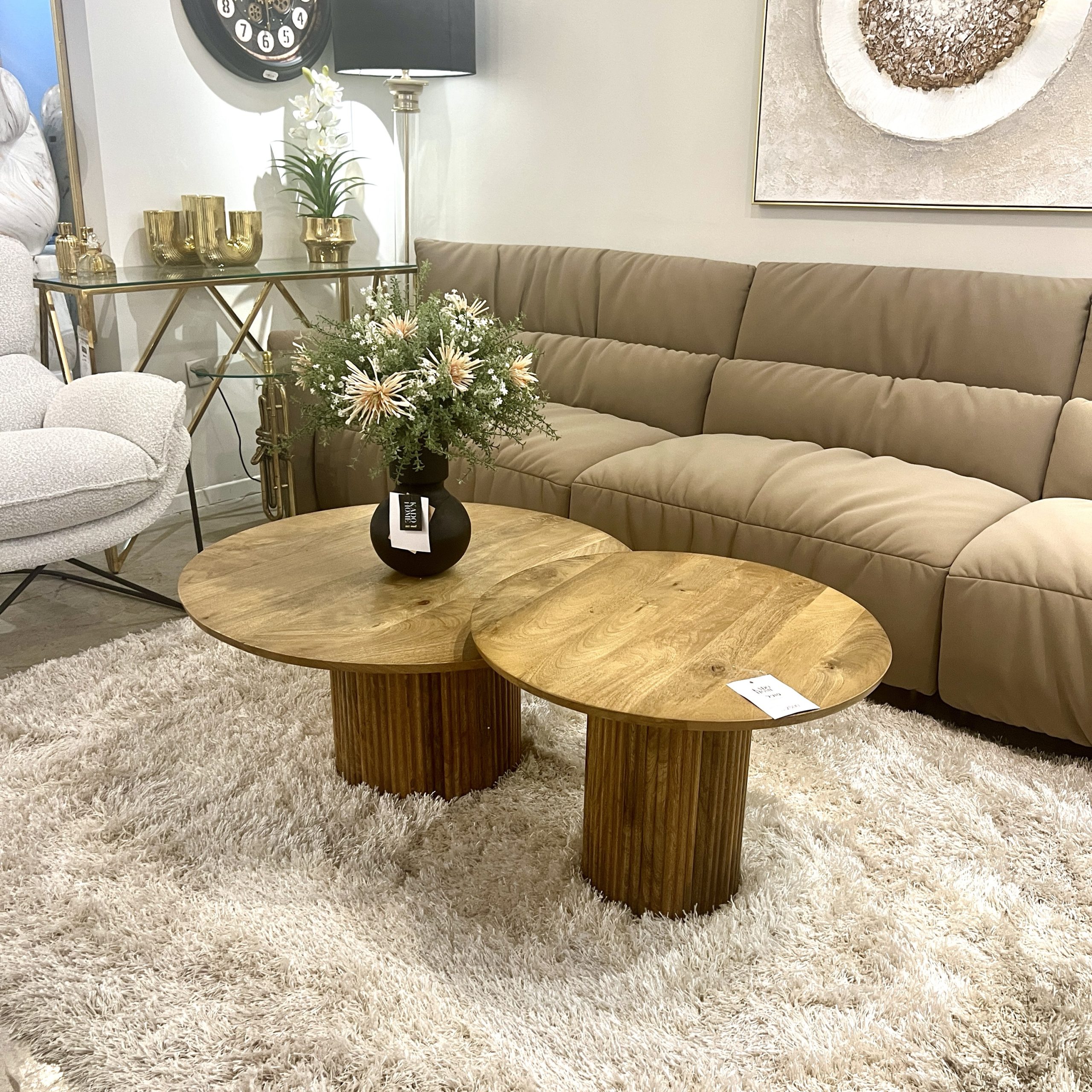 זוג שולחנות סלון עגולים עץ רגל ישרה פרופיל עגול דגם סוניל זוג שולחנות סלון עגולים עץ רגל ישרה פרופיל עגול דגם סוניל