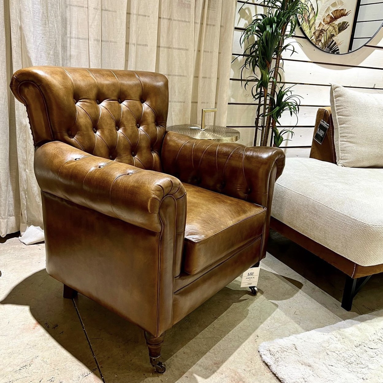 כורסא דגם אשוק עור קפיטונז חום כורסא דגם אשוק עור קפיטונז חום