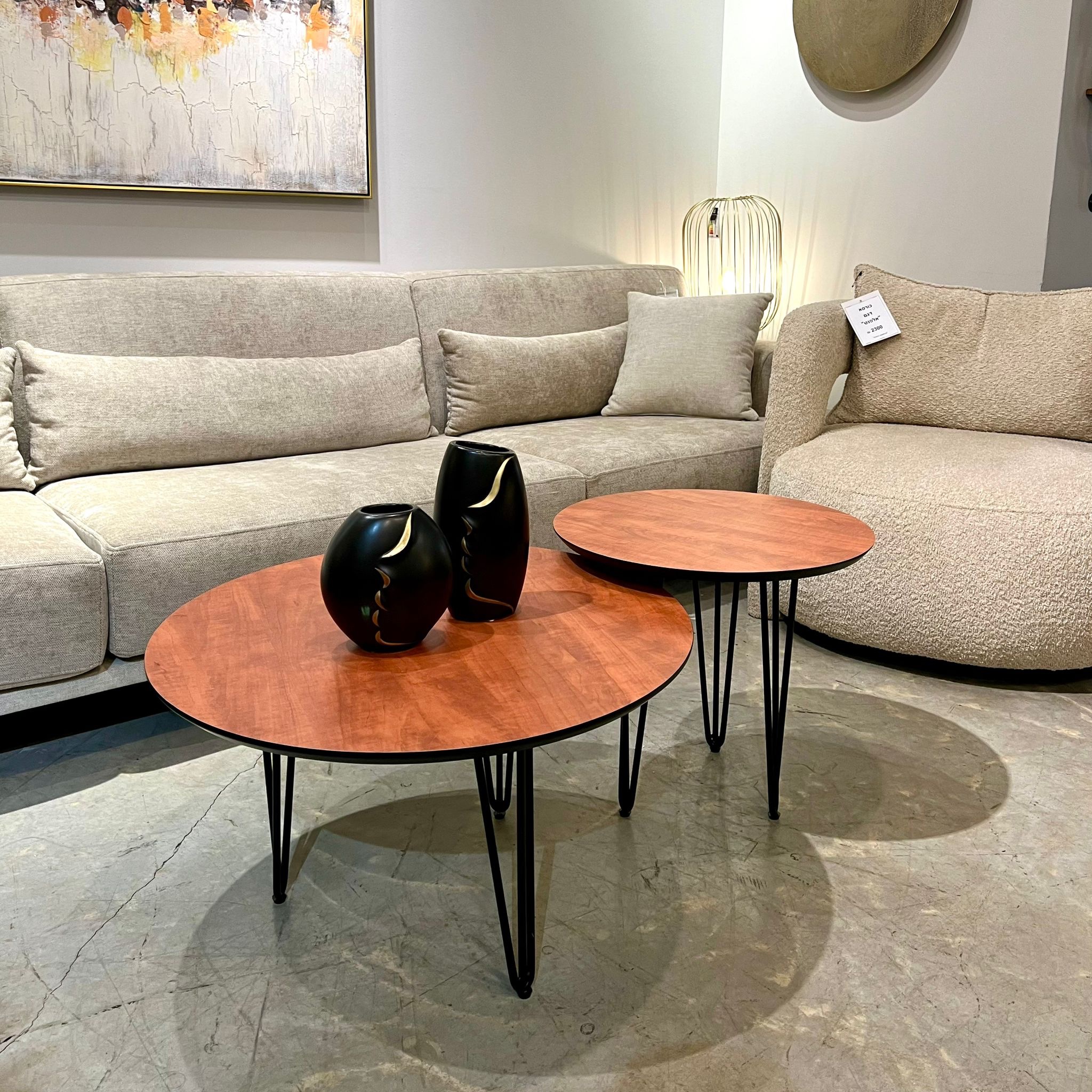 סט שולחנות סלון עגולים עץ ורגל שחורה סט שולחנות סלון עגולים עץ ורגל שחורה