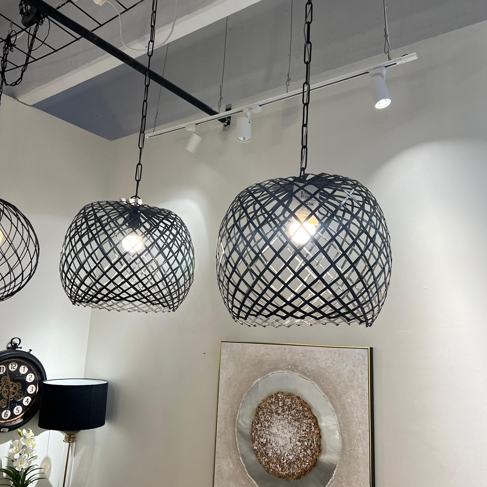 מנורה תליה דגם אמבסדור שחור מנורה תליה דגם אמבסדור שחור