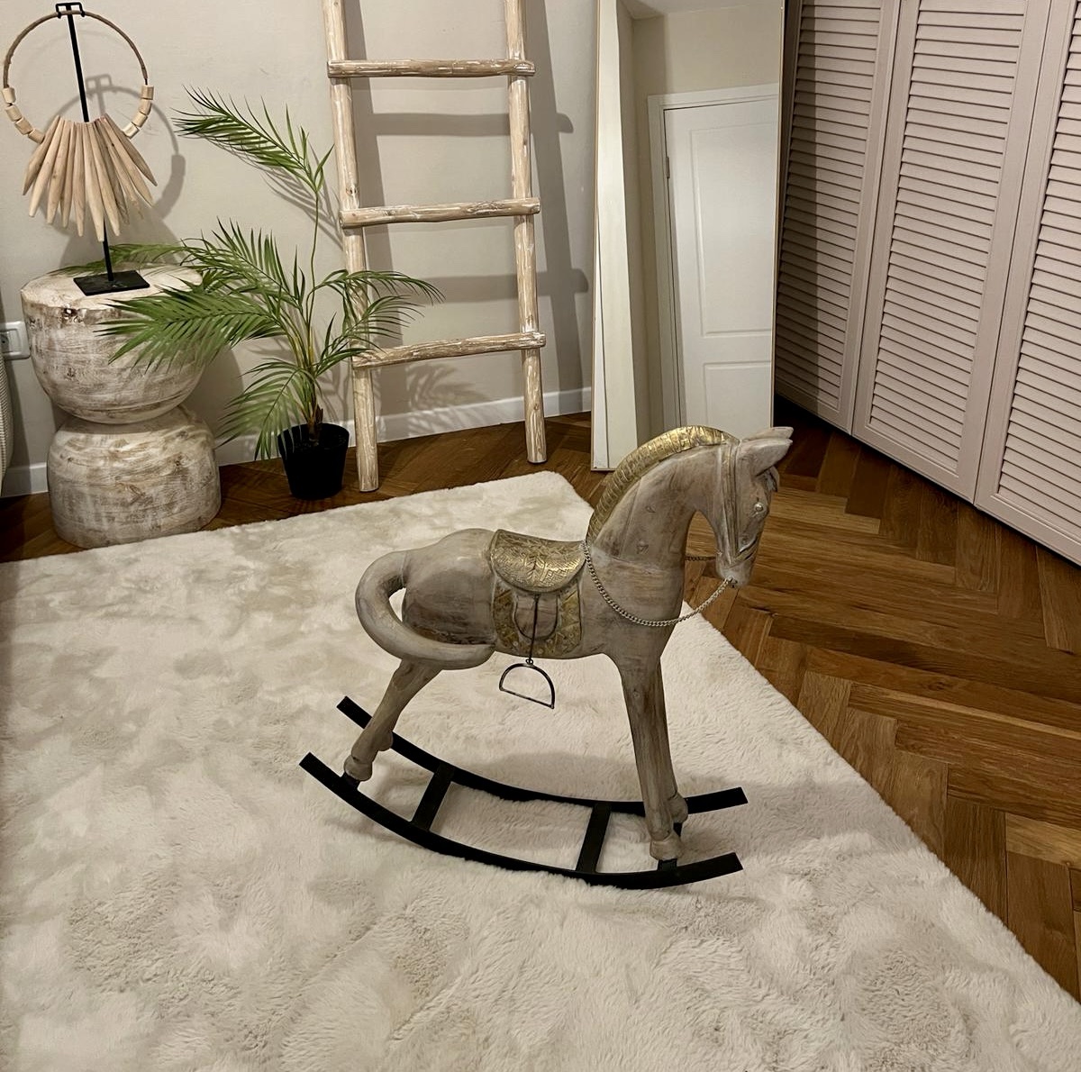 סוס נדנדה עץ דגם אמבסדור סוס נדנדה עץ דגם אמבסדור