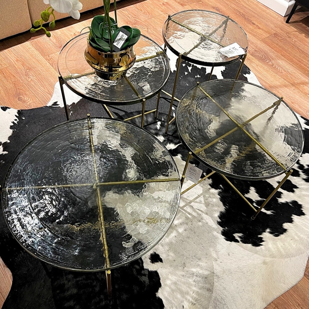 שולחן סלון דגם ראבי זכוכית עבה רגלי זהב שולחן סלון דגם ראבי זכוכית עבה רגלי זהב