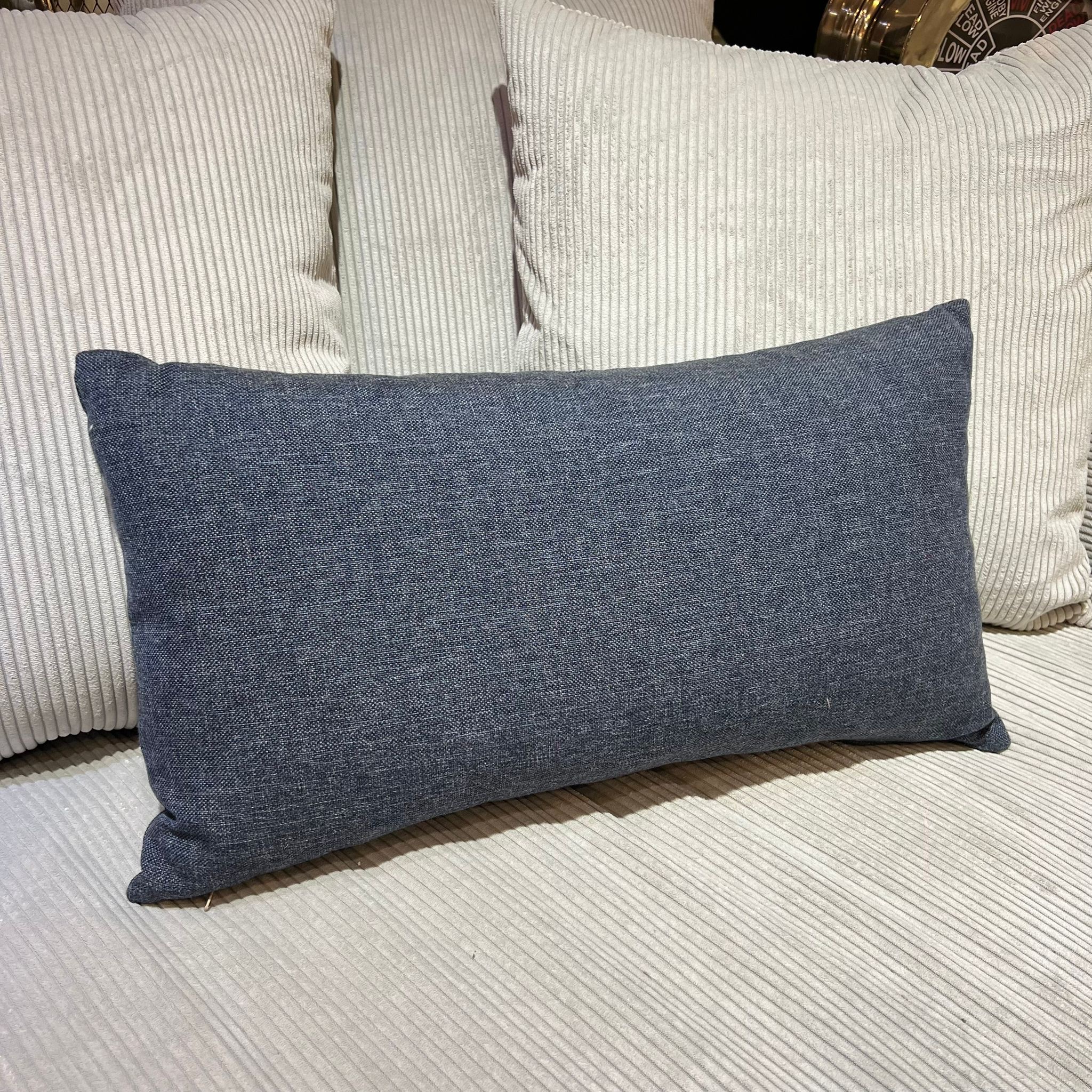 כרית נוי דגם ג׳נסיס כרית נוי דגם ג׳נסיס