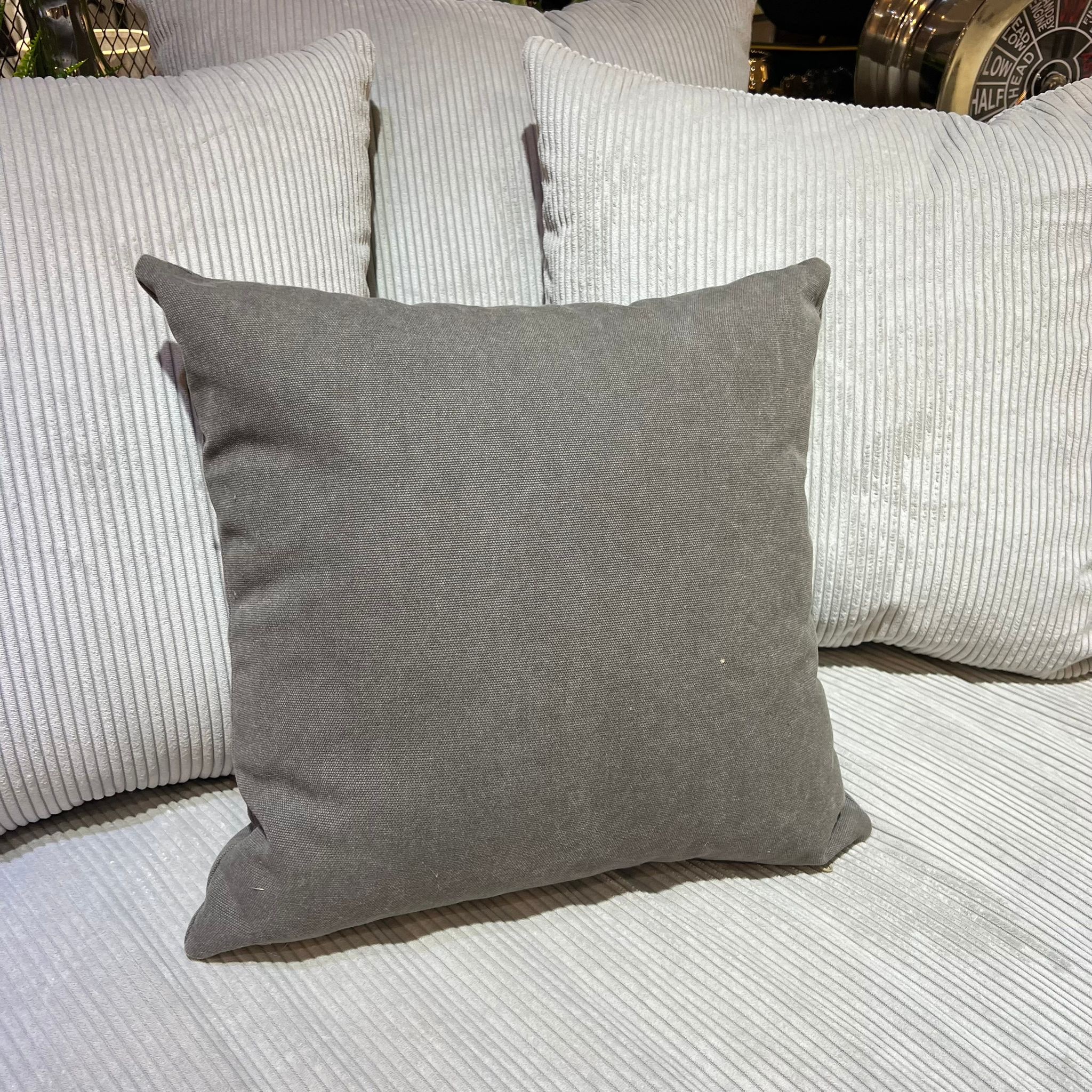 כרית נוי דגם דון גריי כרית נוי דגם דון גריי