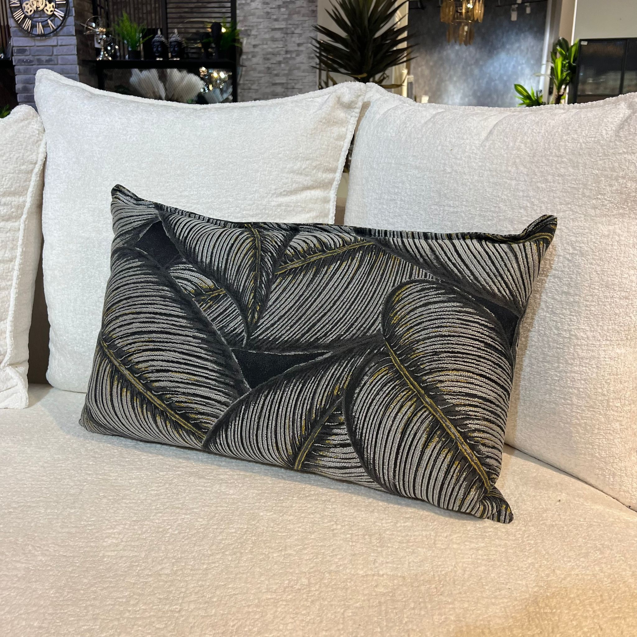 כרית נוי מלבנית דגם סהרה עלים כרית נוי מלבנית דגם סהרה עלים