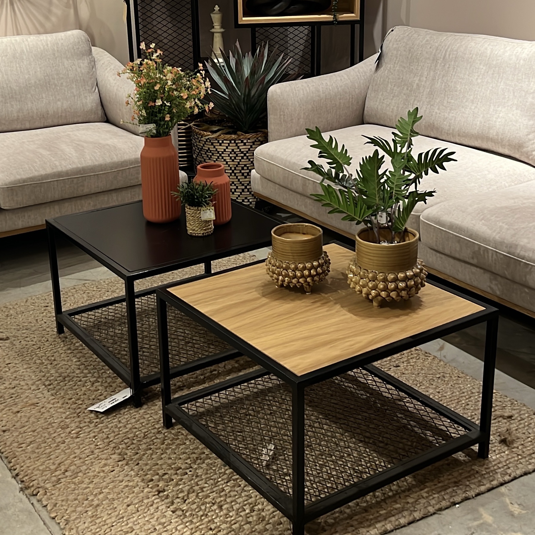 סט שולחנות סלון דגם רשת סט שולחנות סלון דגם רשת