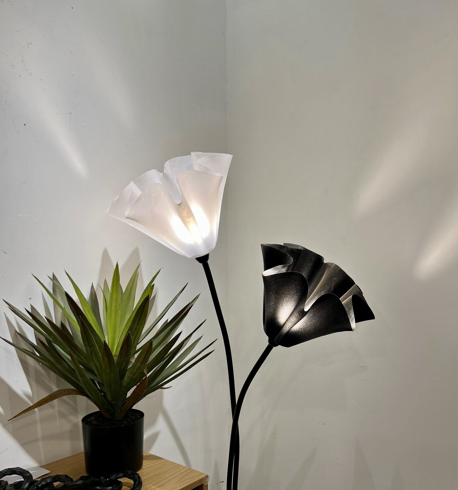 מנורת פרחים 2 קנים מנורת פרחים 2 קנים