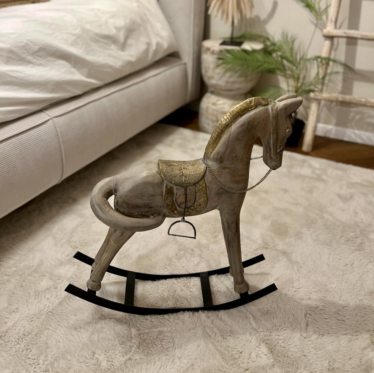 סוס נדנדה עץ דגם אמבסדור סוס נדנדה עץ דגם אמבסדור