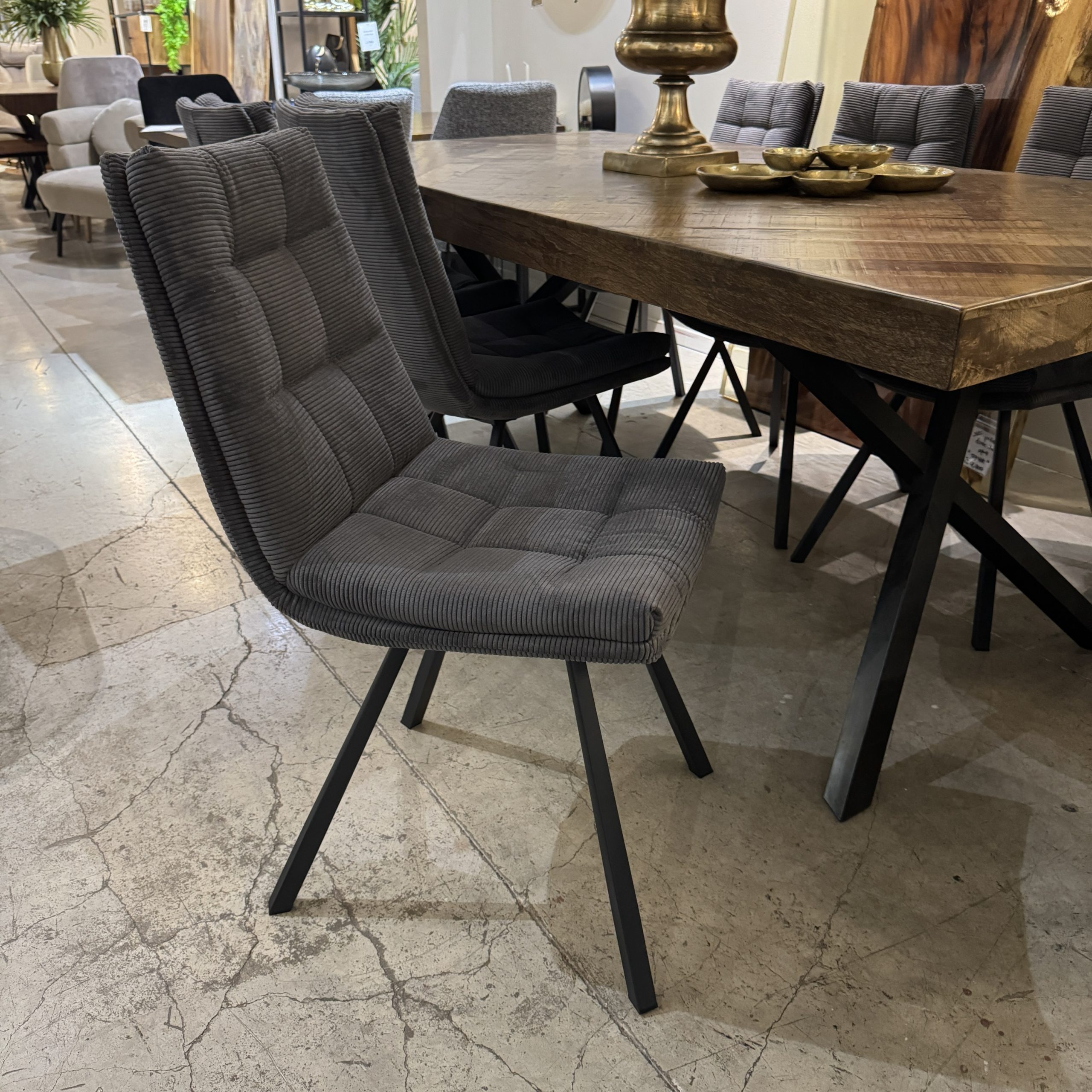 כיסא פינת אוכל אפור כהה ריבועים מפנק מושב ומשענת כפולה דגם 5141 כיסא פינת אוכל אפור כהה ריבועים מפנק מושב ומשענת כפולה דגם 5141