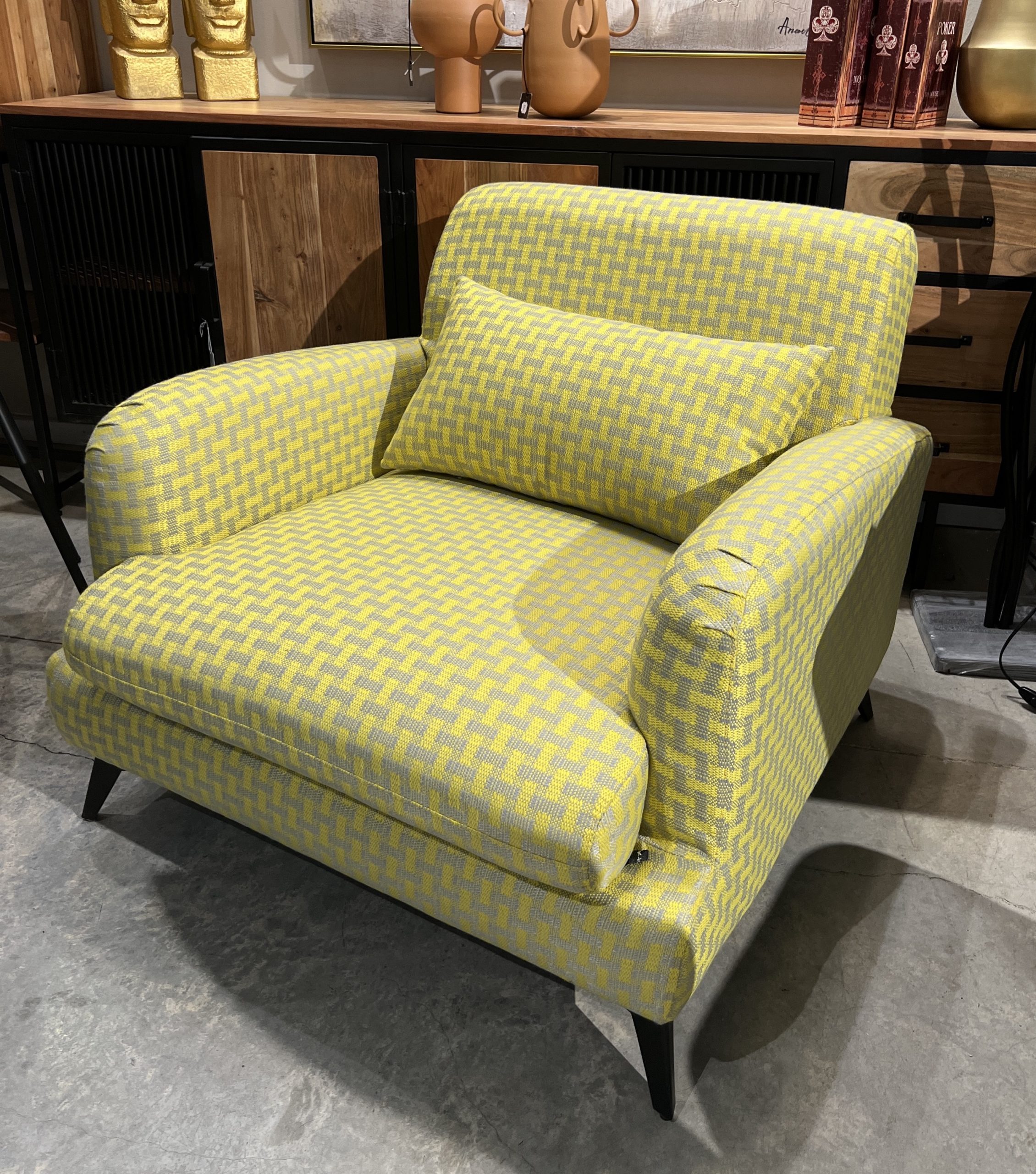 כורסא צהובה מפנקת דגם ליסה כורסא צהובה מפנקת דגם ליסה