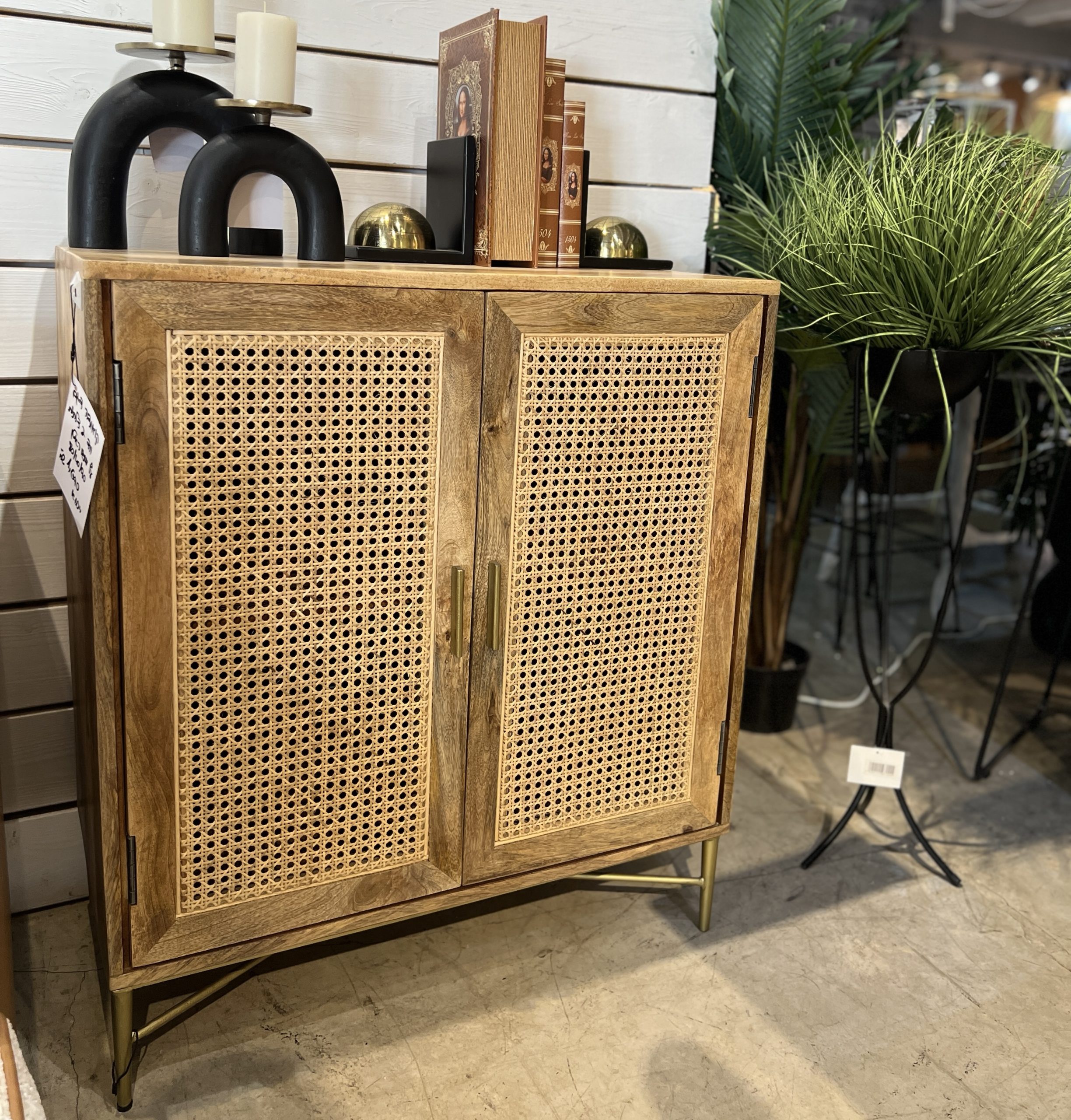 קומודה דגם ווד 2 דלתות עץ מנגו ראטן