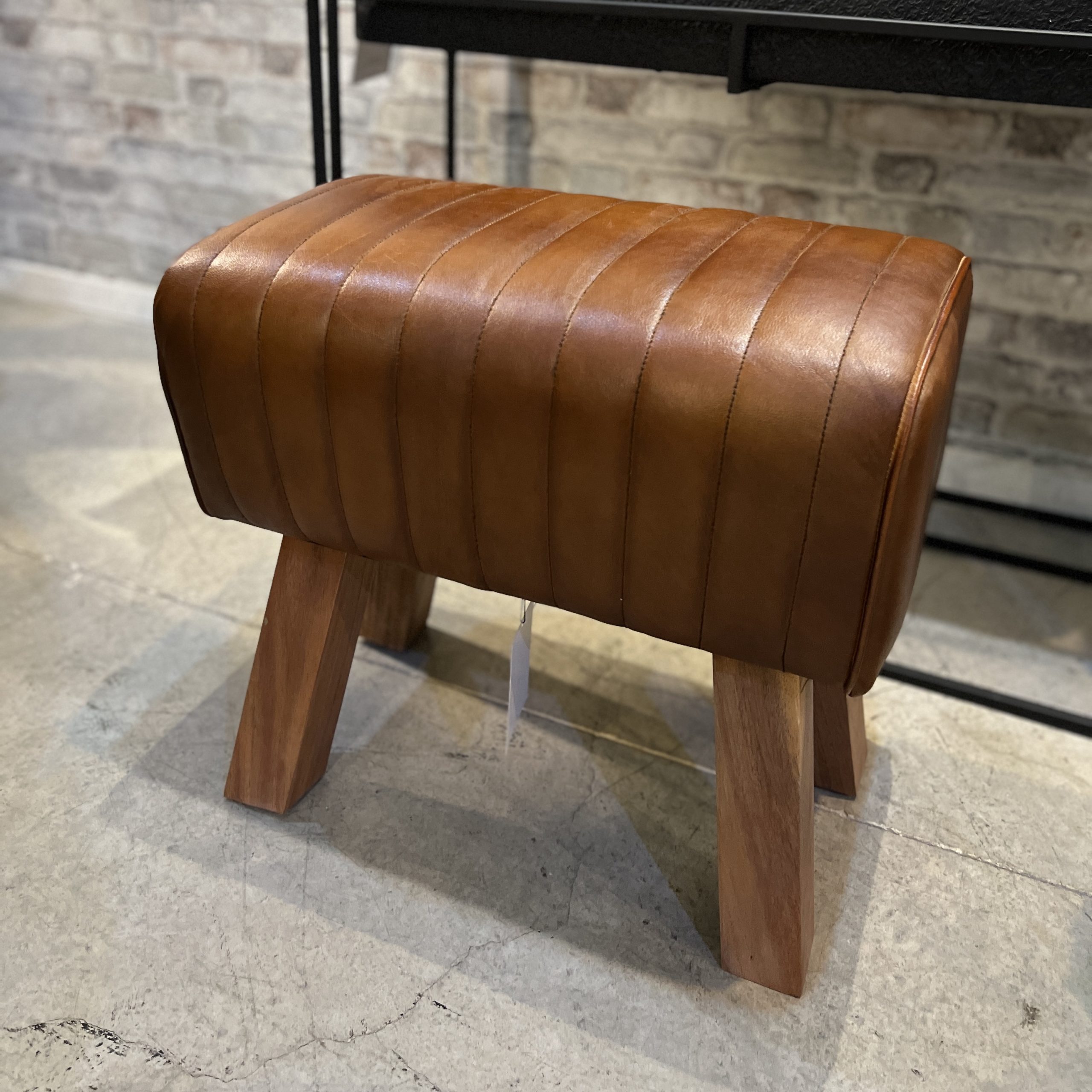 הדום דגם ווד סטול עור חום