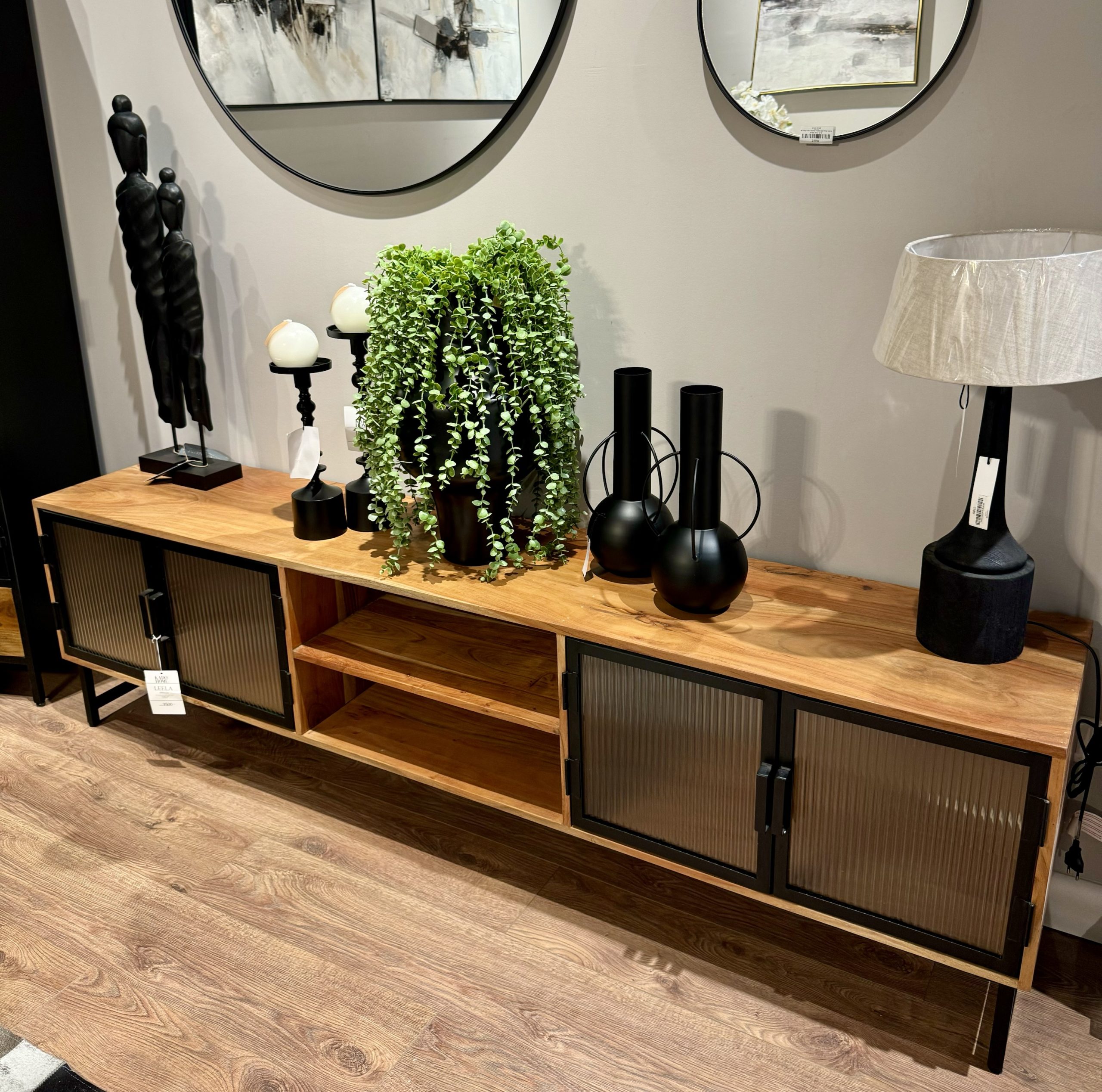 מזנון עץ שיטה דלתות זכוכית מסגרת ברזל שחור דגם "לילה" מזנון עץ שיטה דלתות זכוכית מסגרת ברזל שחור דגם "לילה"