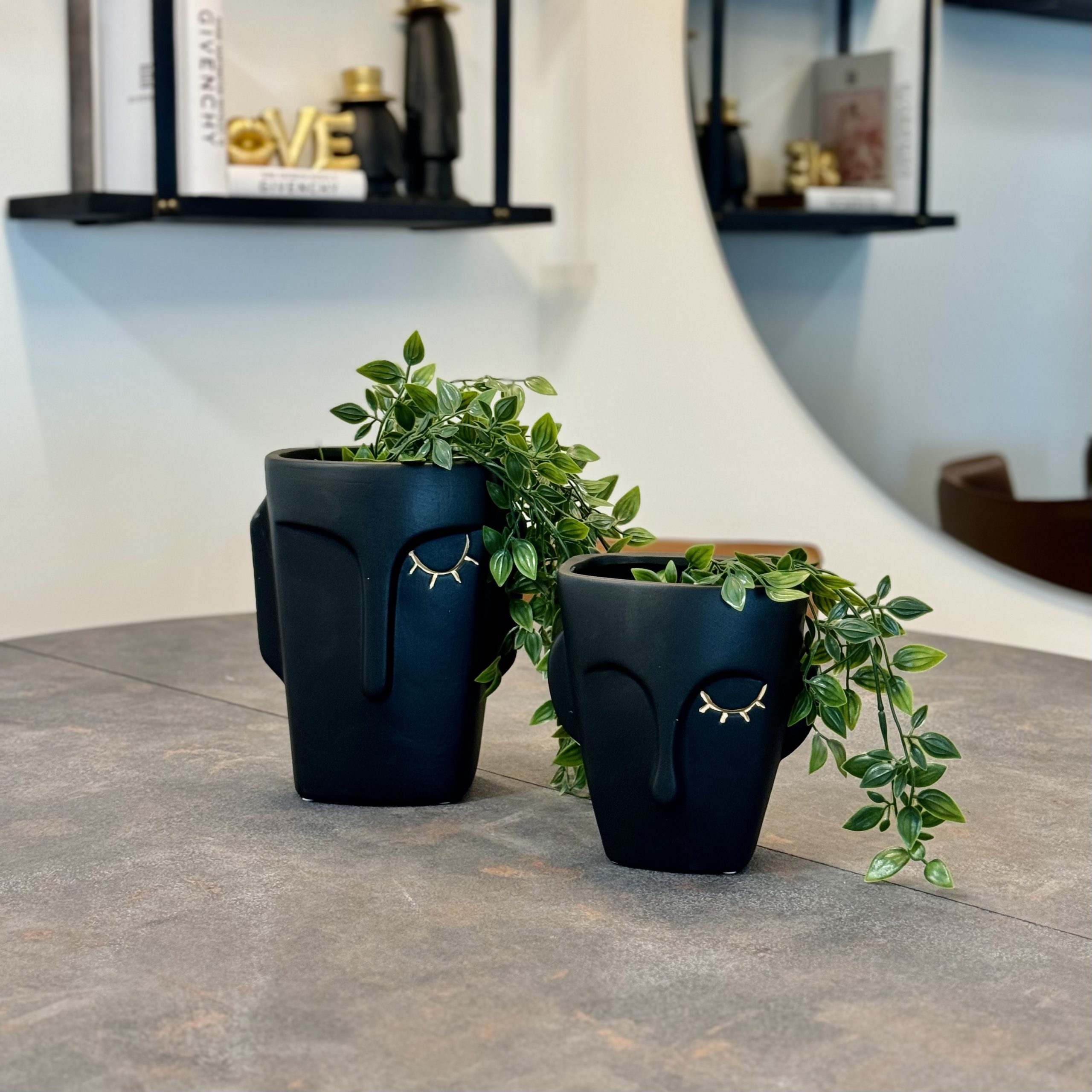 כד פנים עם קריצה זהב כד פנים עם קריצה זהב