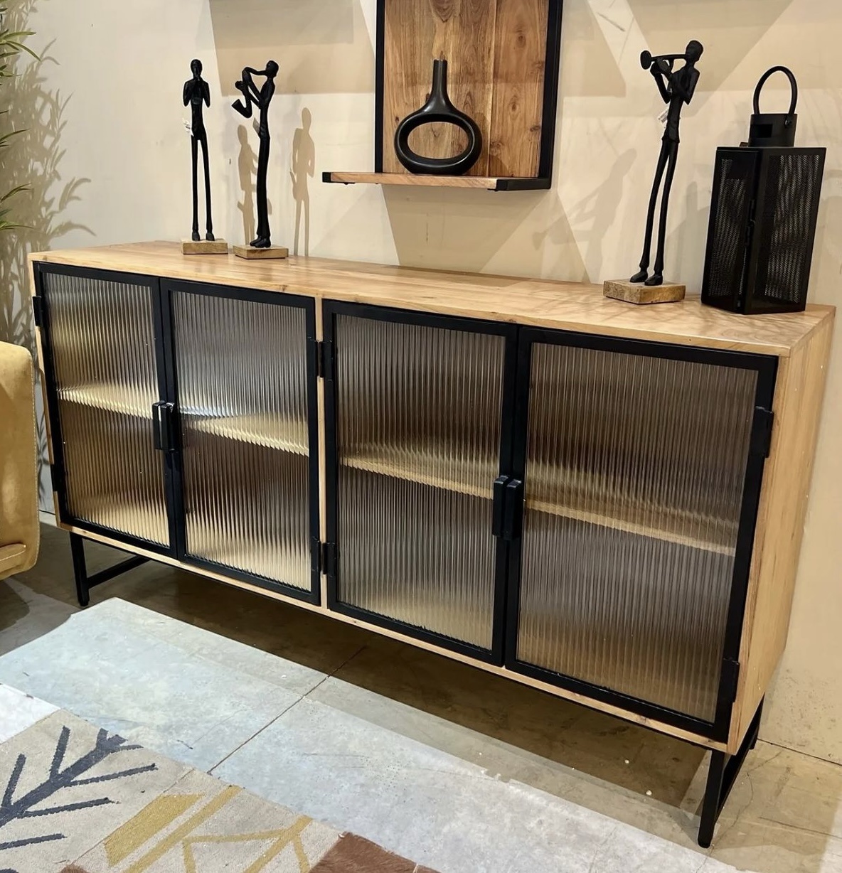 קומודה עץ שיטה 4 דלתות זכוכית מסגרת ברזל שחור - דגם לילה קומודה עץ שיטה 4 דלתות זכוכית מסגרת ברזל שחור - דגם לילה