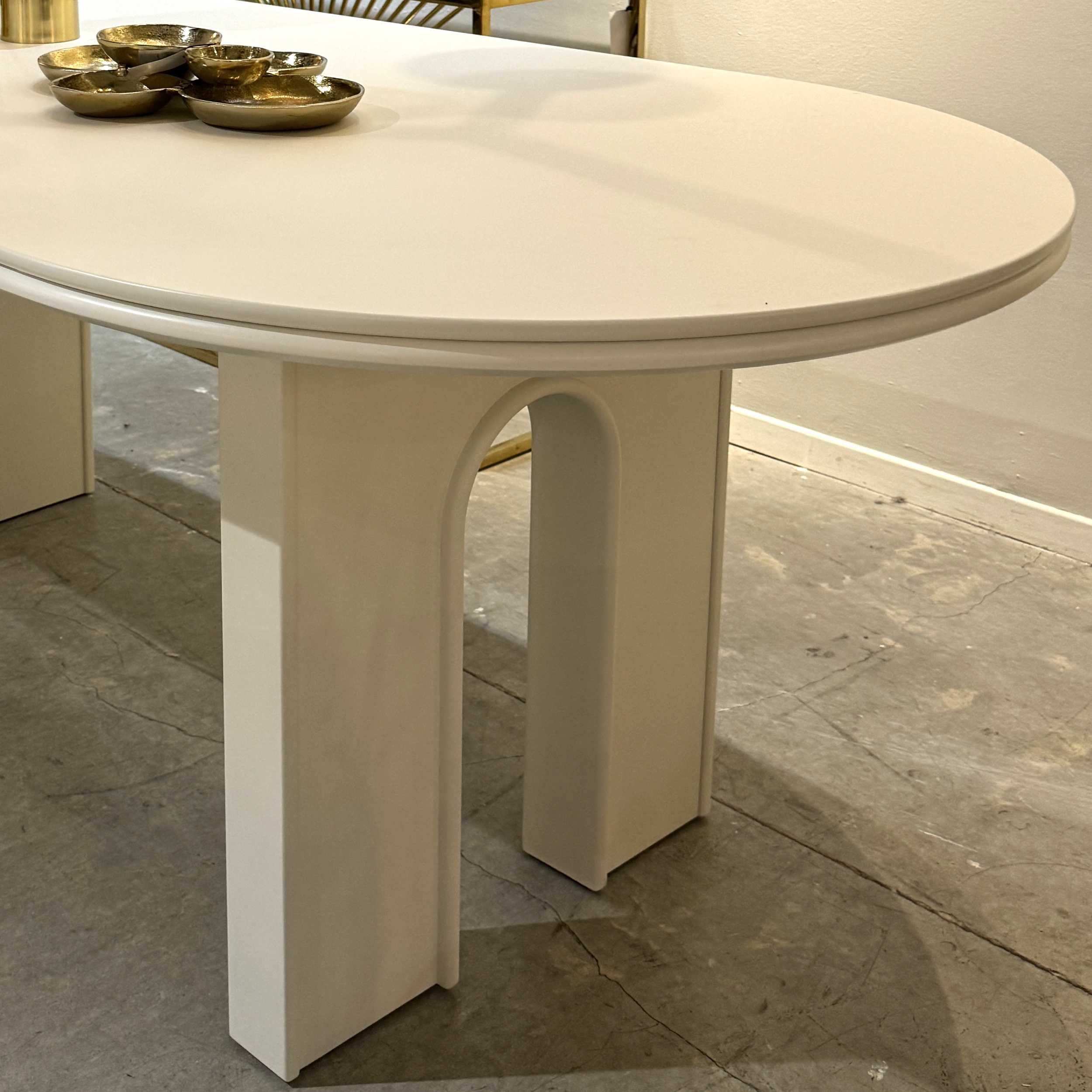 שולחן פינת אוכל אובלי בעיצוב מינימליסטי דגם היילי שולחן פינת אוכל אובלי בעיצוב מינימליסטי דגם היילי