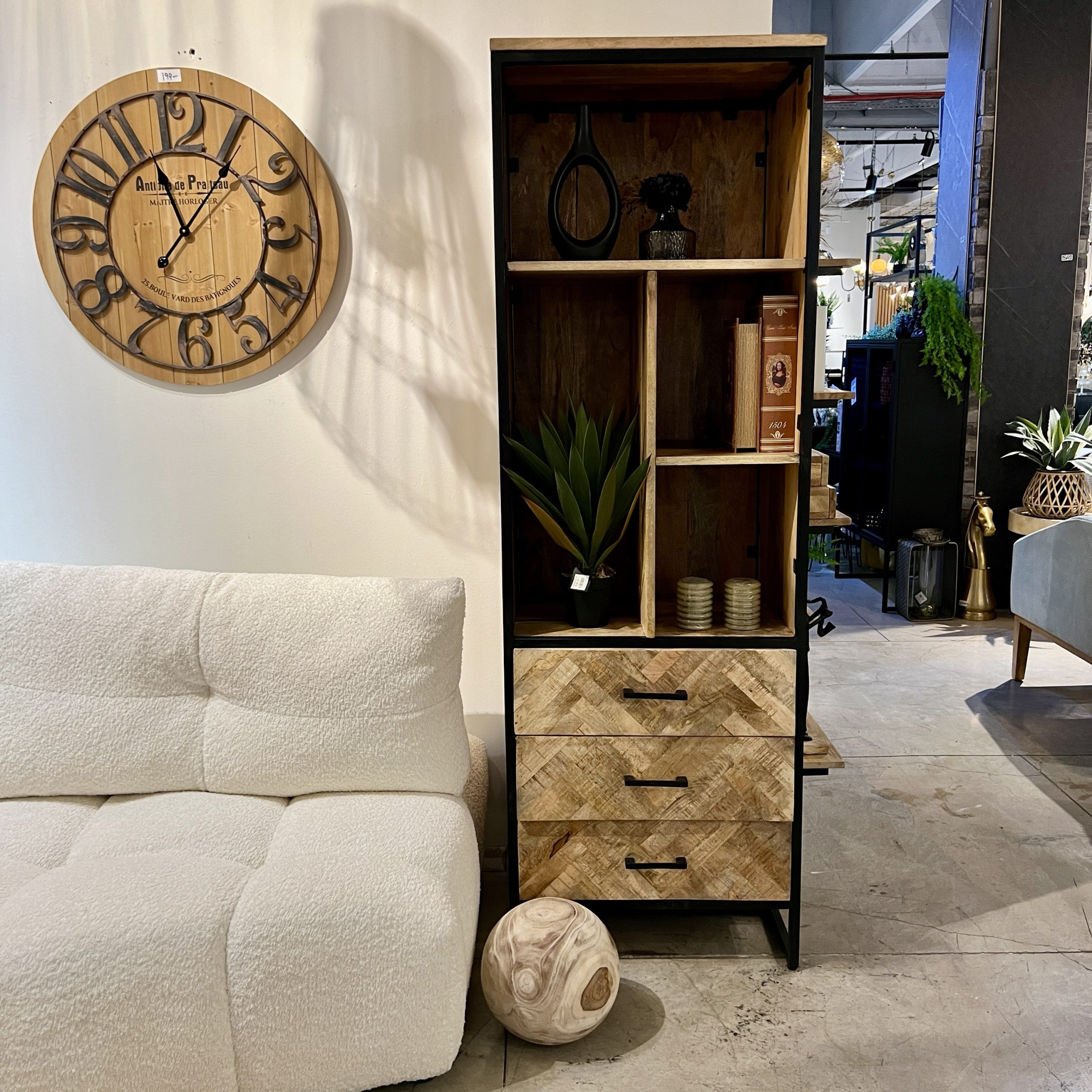 ויטרינה שאנטי גבוהה עם מגירות עץ ויטרינה שאנטי גבוהה עם מגירות עץ