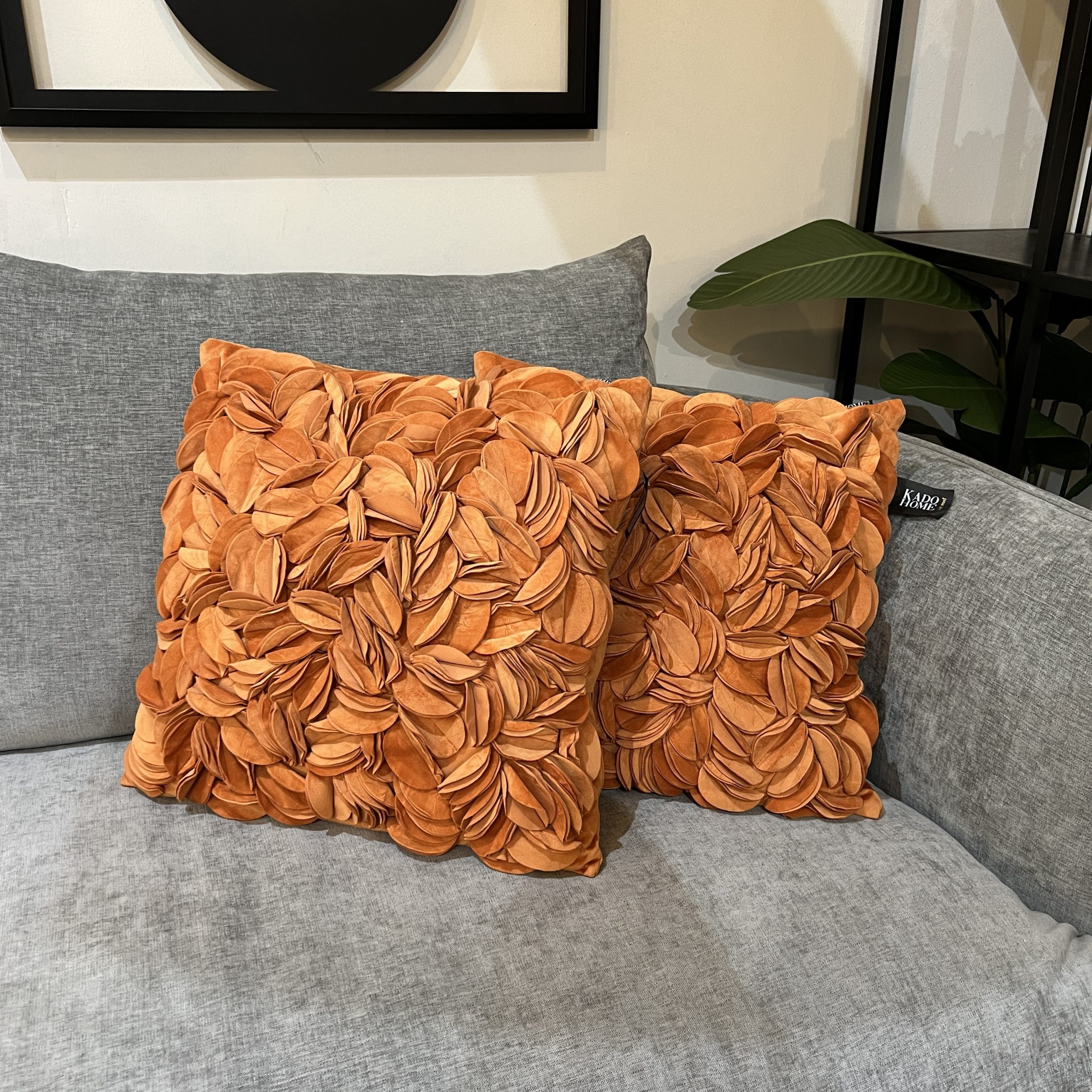 כרית מרובעת פרחים כתום עמוק דגם איקו כרית מרובעת פרחים כתום עמוק דגם איקו