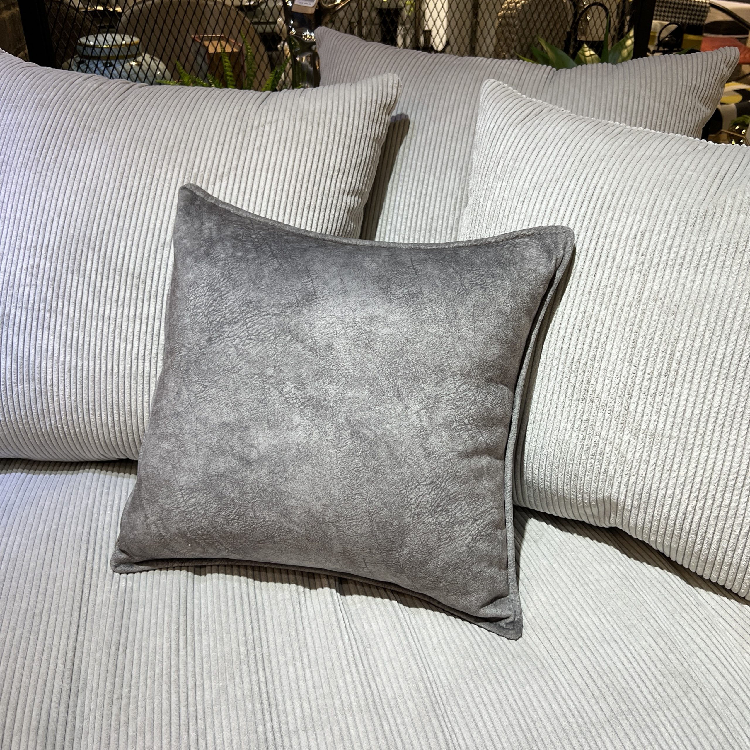 כרית נוי אפור בד הפוך 45/45 אחרונות במבצע!