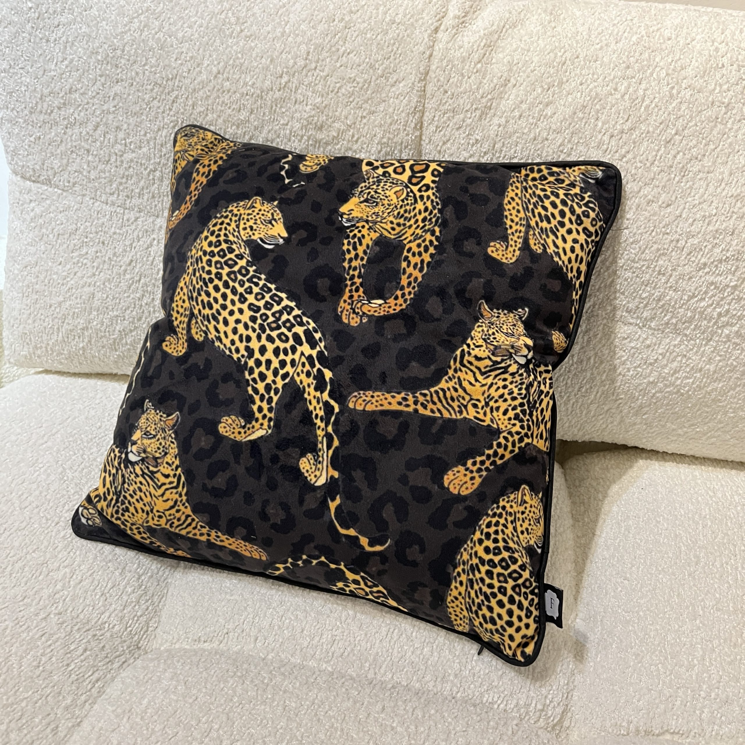 כרית נוי מעוצבת ציטה כרית נוי מעוצבת ציטה