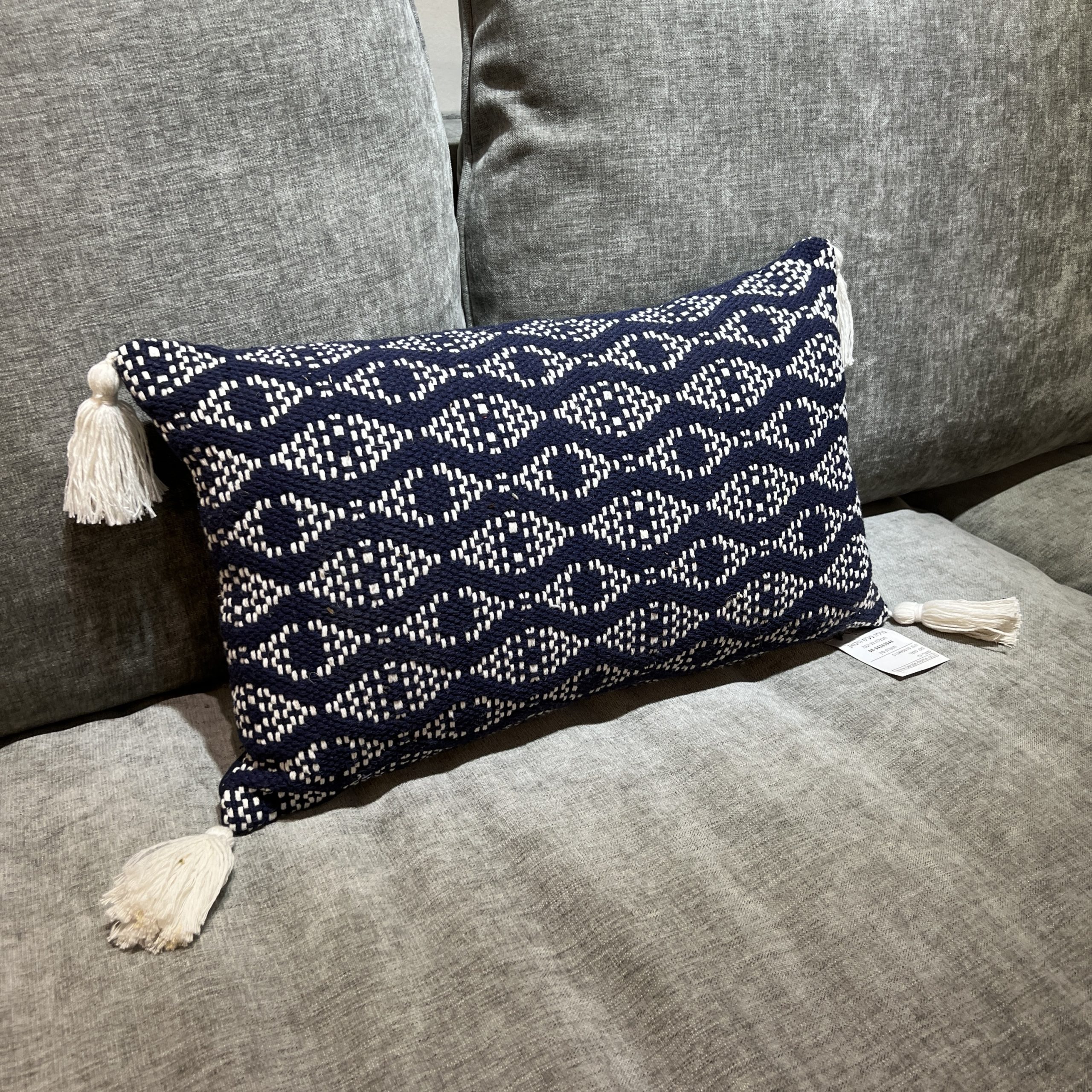 כרית נוי כחול פרנזים לבן כרית נוי כחול פרנזים לבן