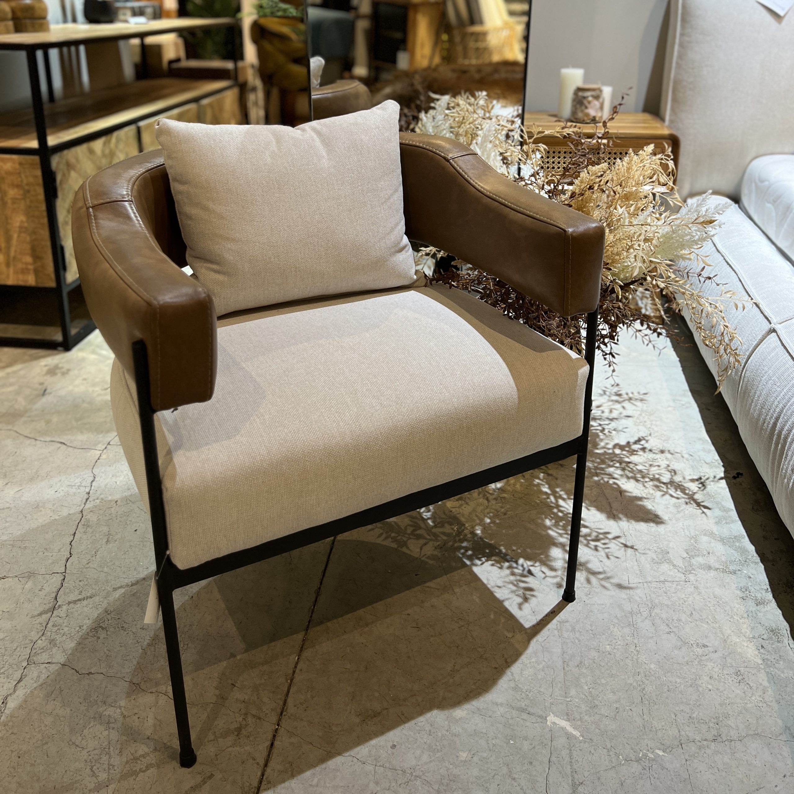 כורסא אורבנית עכשווית דגם גהה כורסא אורבנית עכשווית דגם גהה