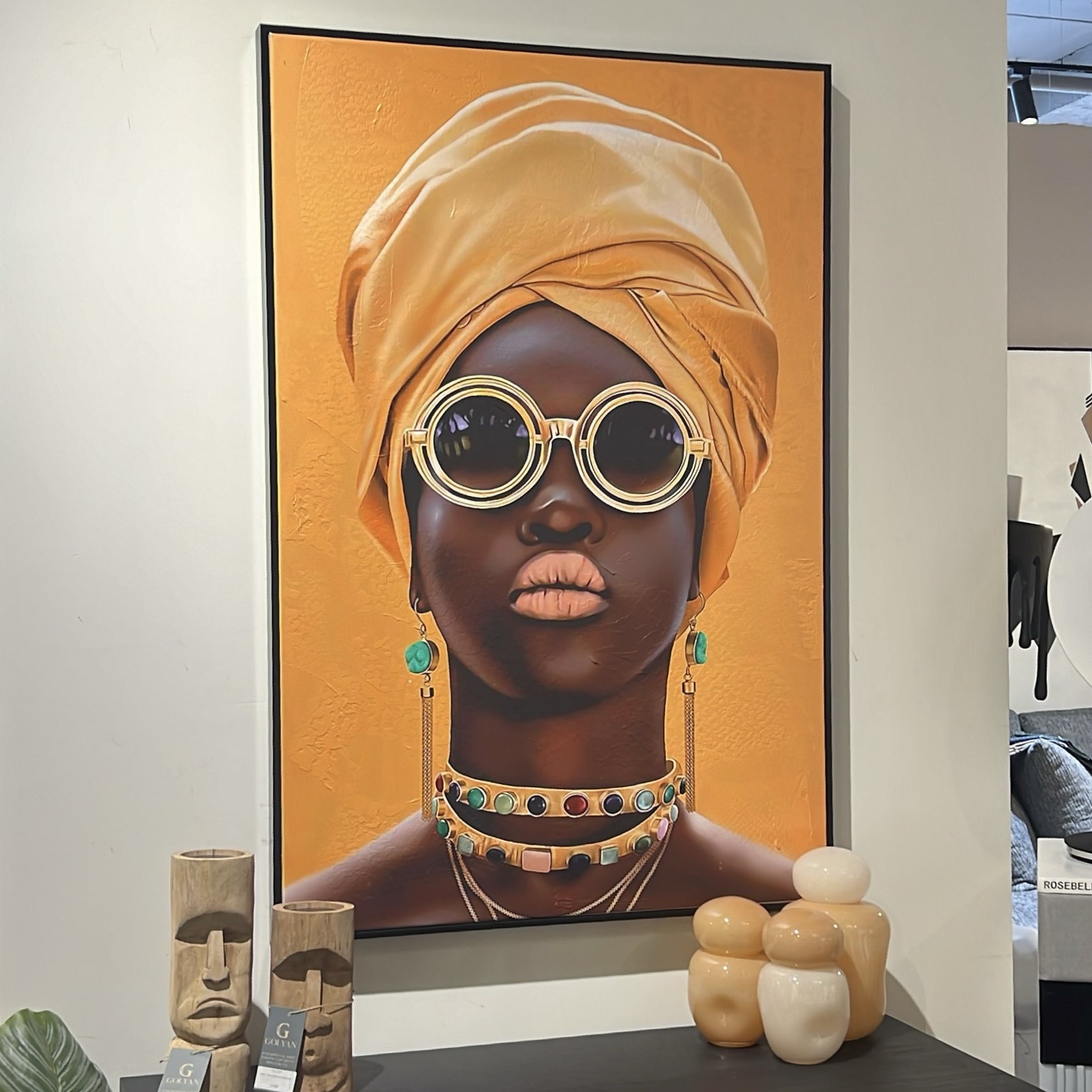 תמונה עבודת יד אישה כהה רקע צבעוני בשילוב מסגרת שחורה תמונה עבודת יד אישה כהה רקע צבעוני בשילוב מסגרת שחורה