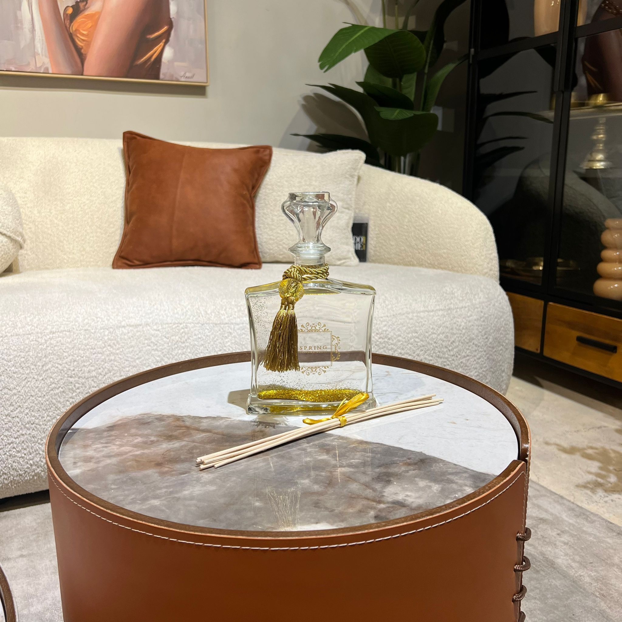 מפיץ ריח ענק נצנץ זהב 700 ml מפיץ ריח ענק נצנץ זהב 700 ml